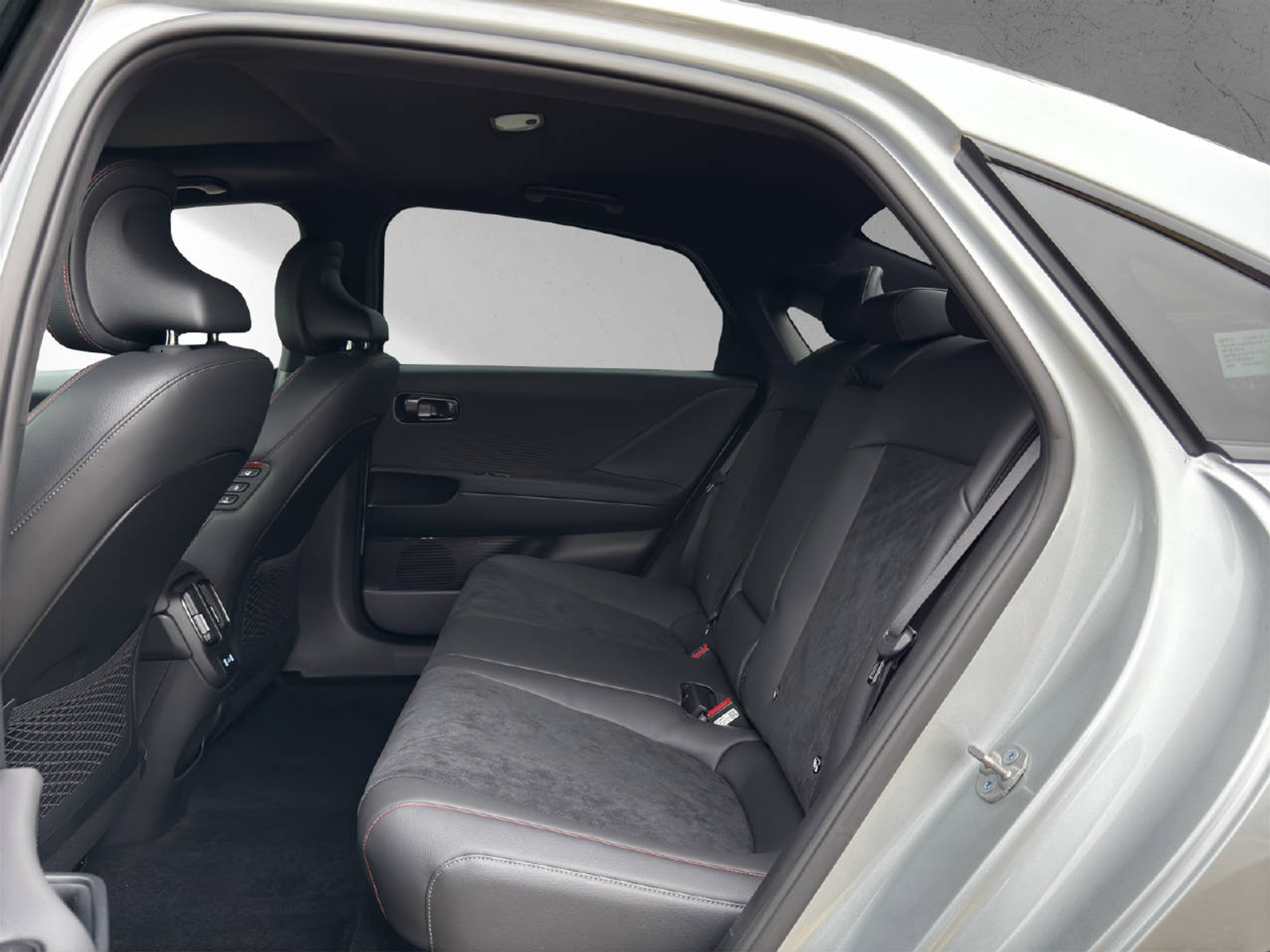 listing desktop thumbnail image 13