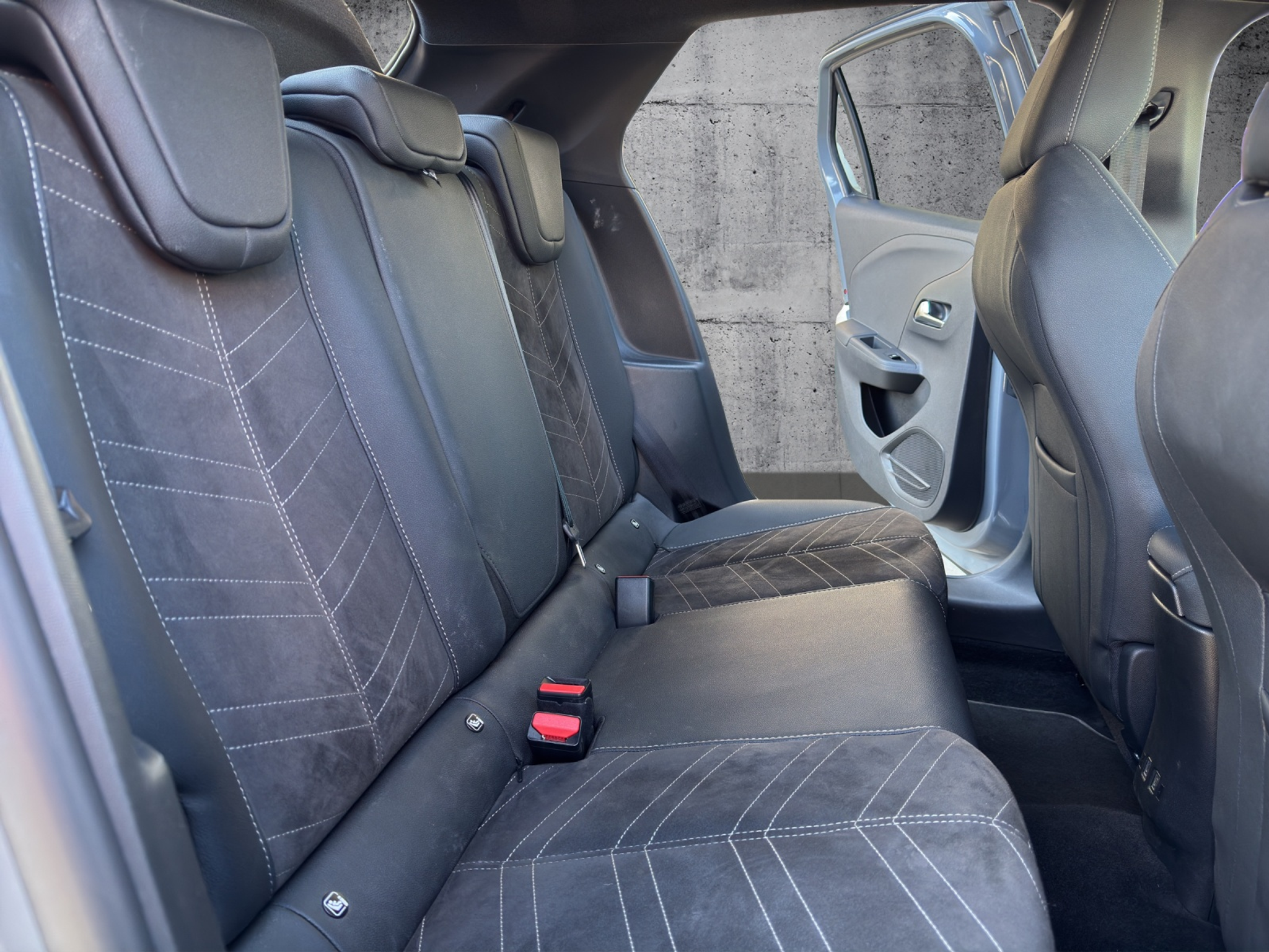 listing desktop thumbnail image 24