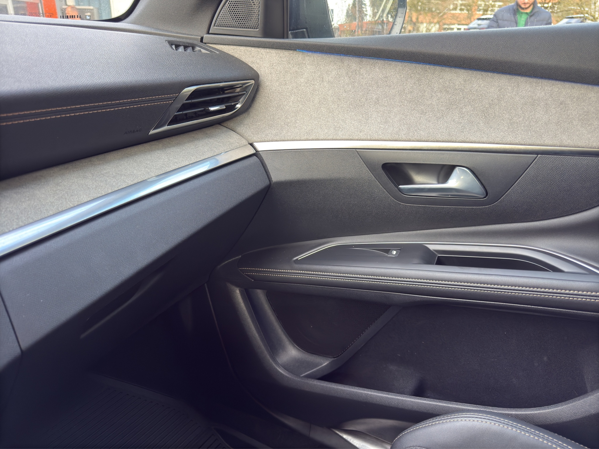 listing desktop thumbnail image 26