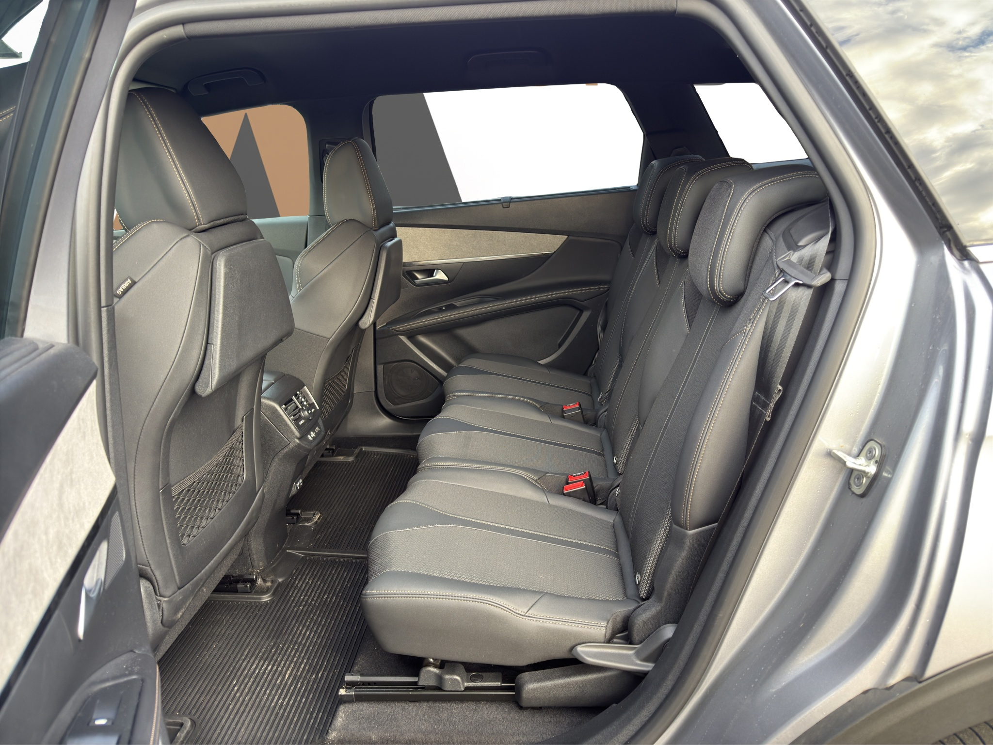 listing desktop thumbnail image 12