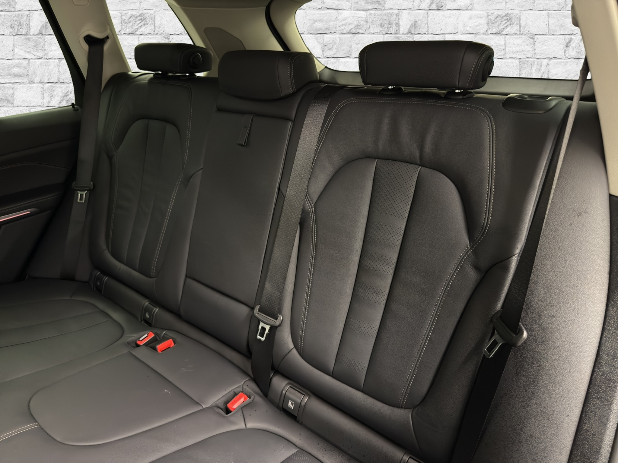 listing desktop thumbnail image 12