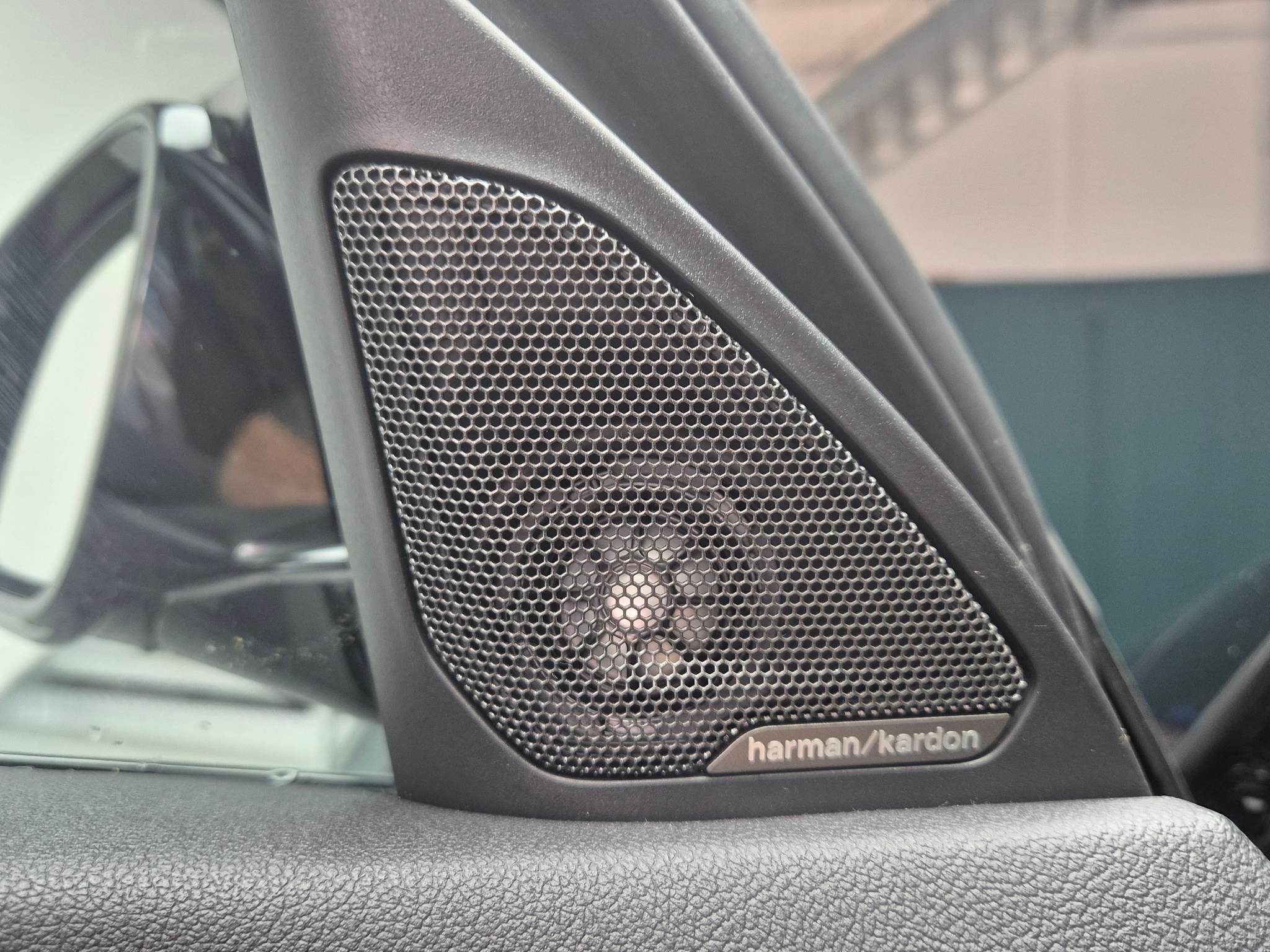 listing desktop thumbnail image 21