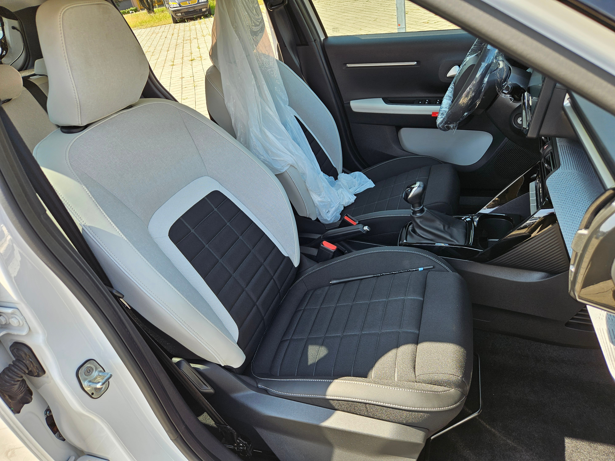 listing desktop thumbnail image 12