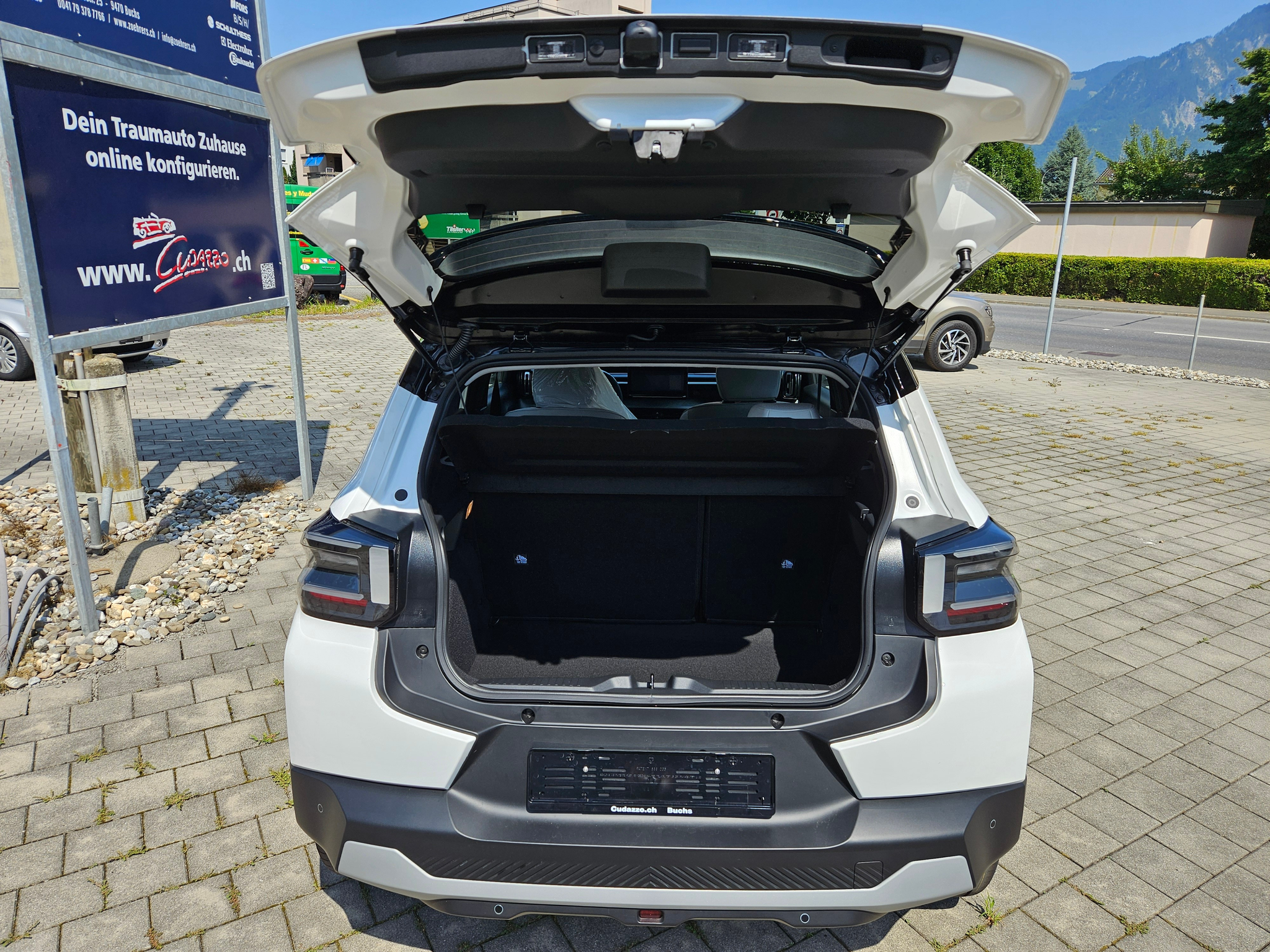 listing desktop thumbnail image 5