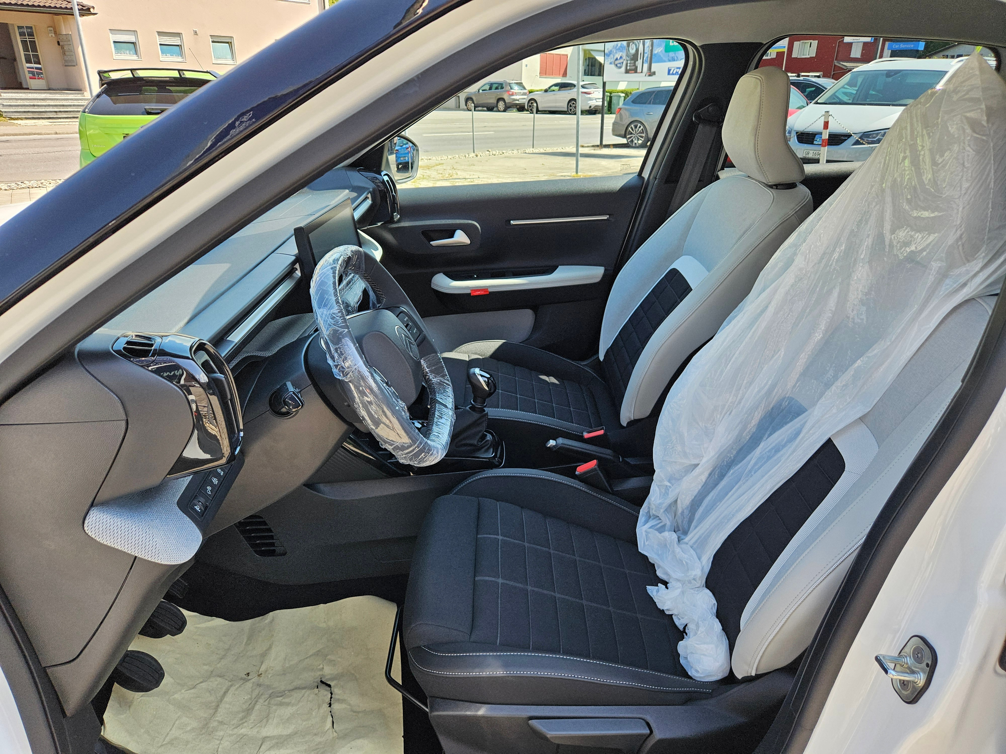 listing desktop thumbnail image 11