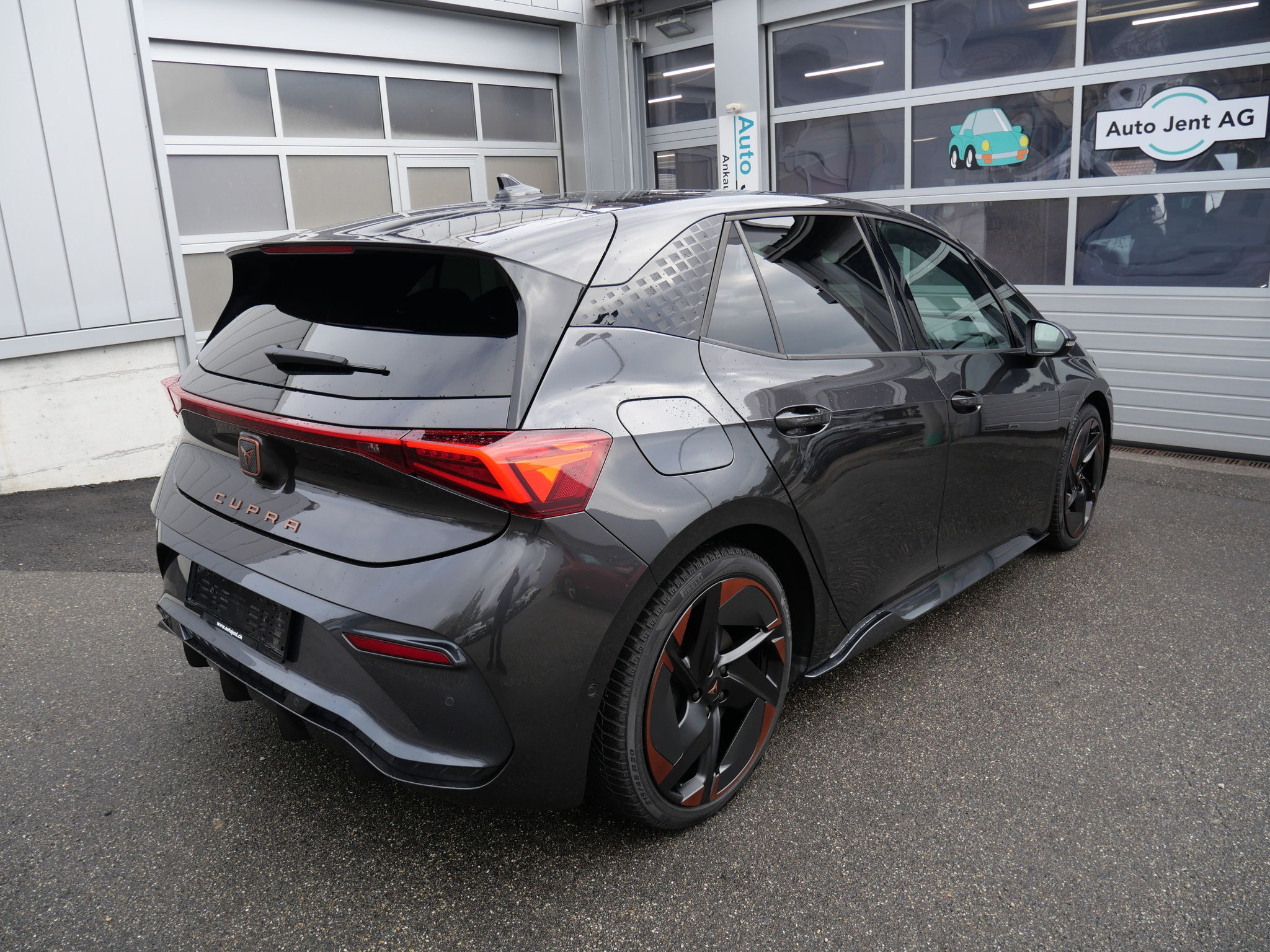 listing desktop thumbnail image 4