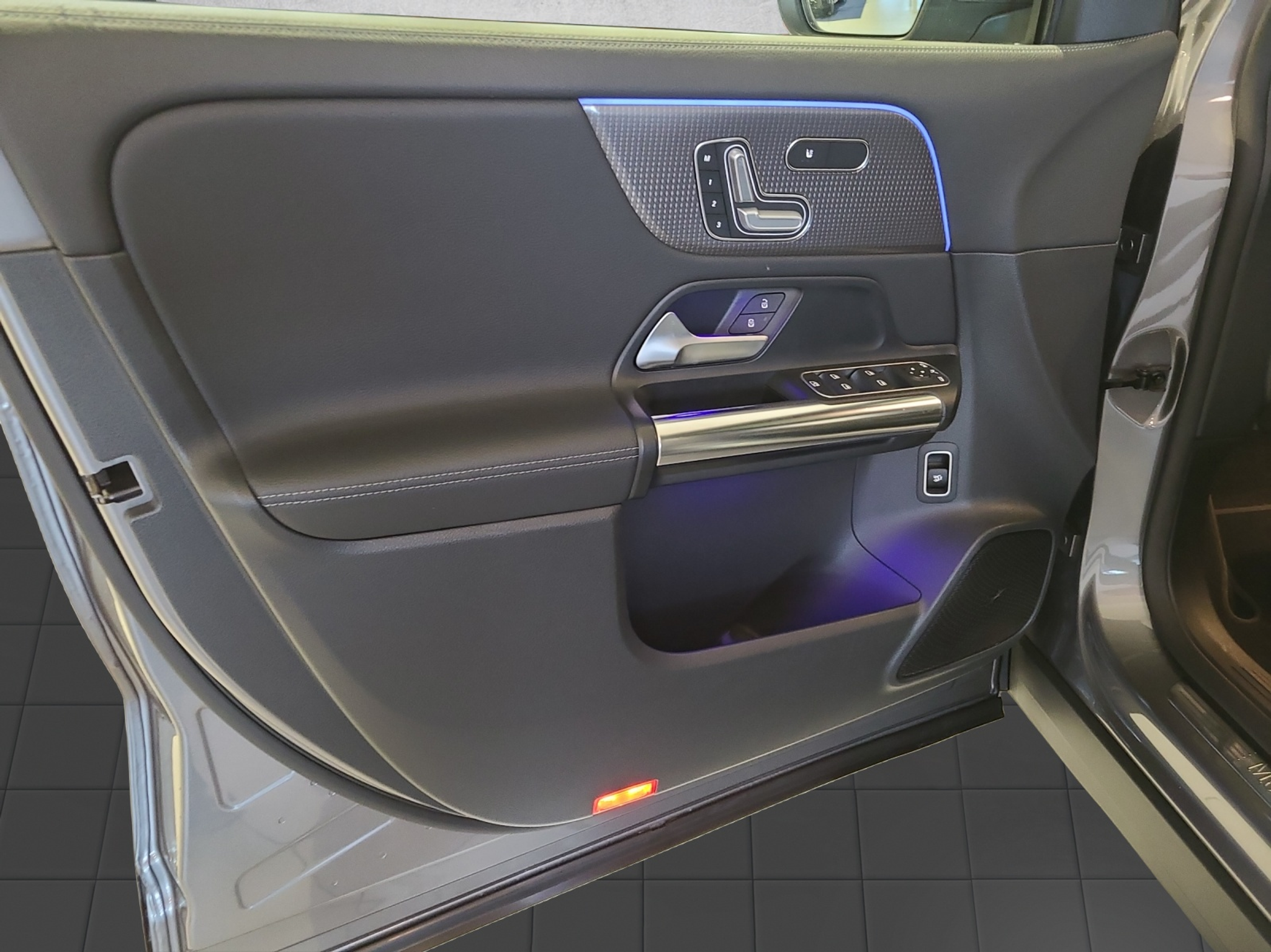 listing desktop thumbnail image 8