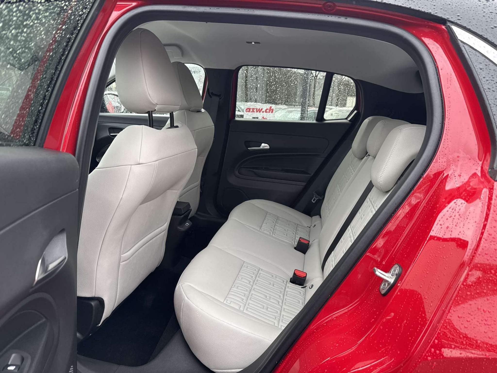 listing desktop thumbnail image 5