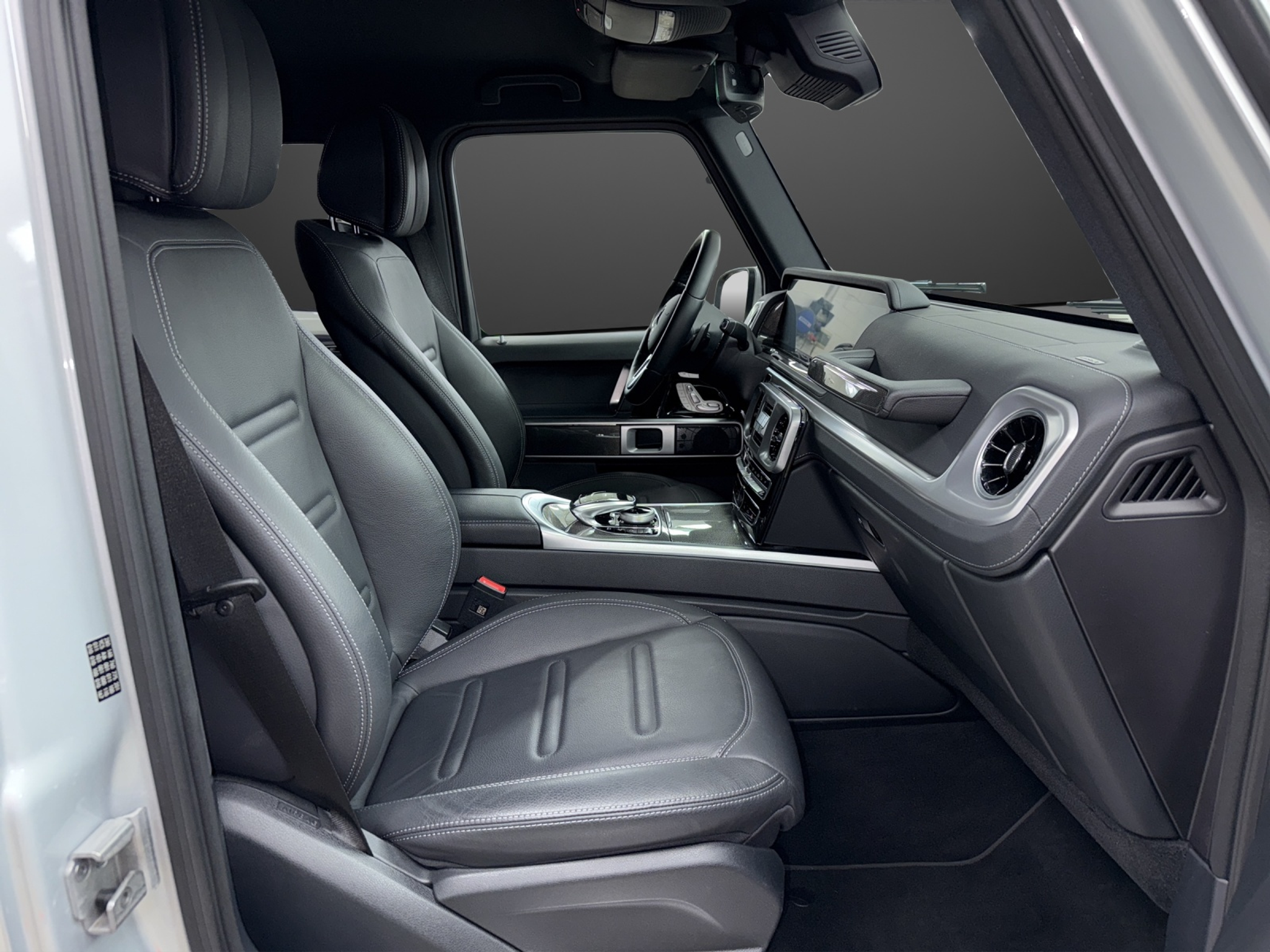 listing desktop thumbnail image 11