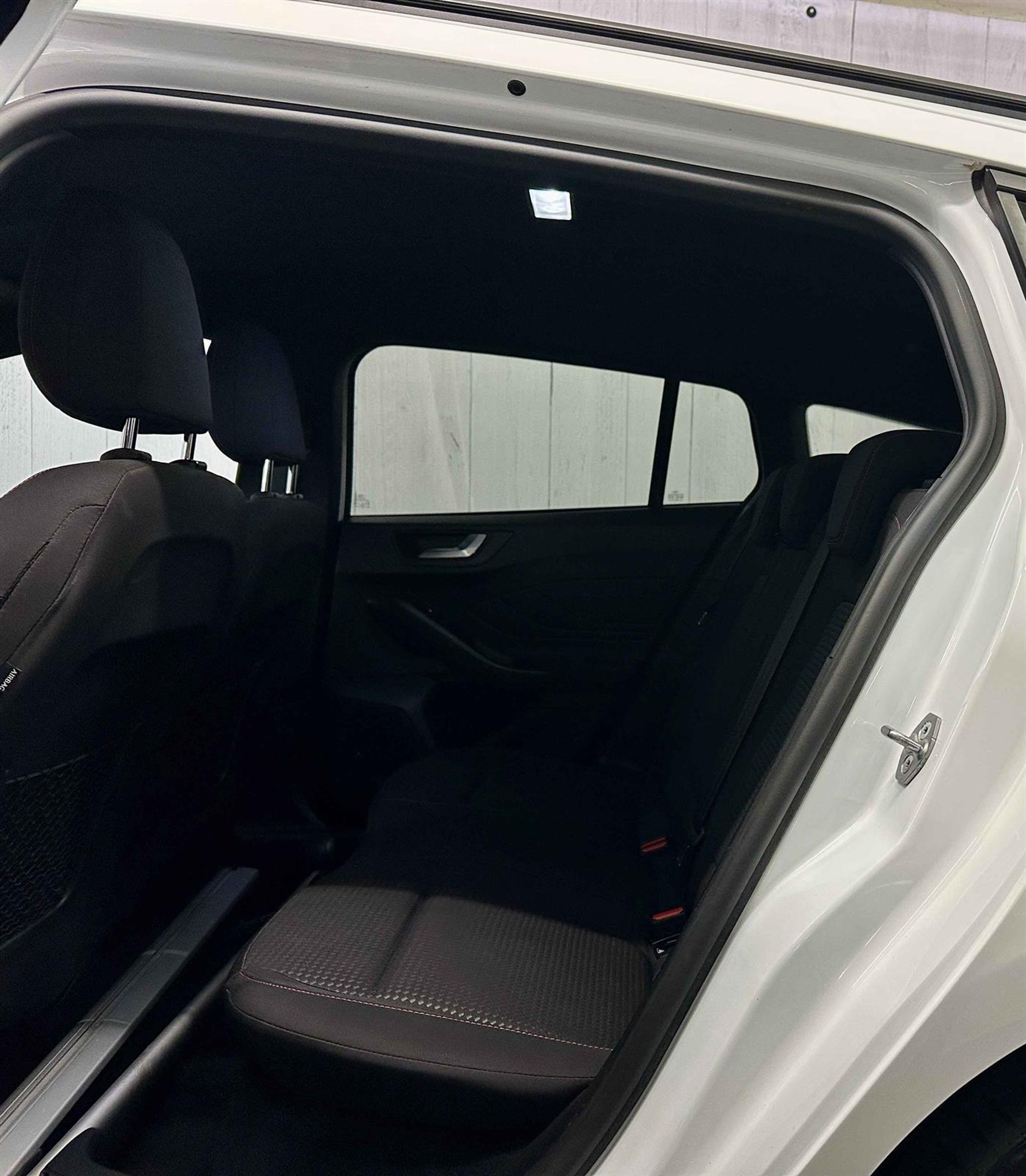 listing desktop thumbnail image 6