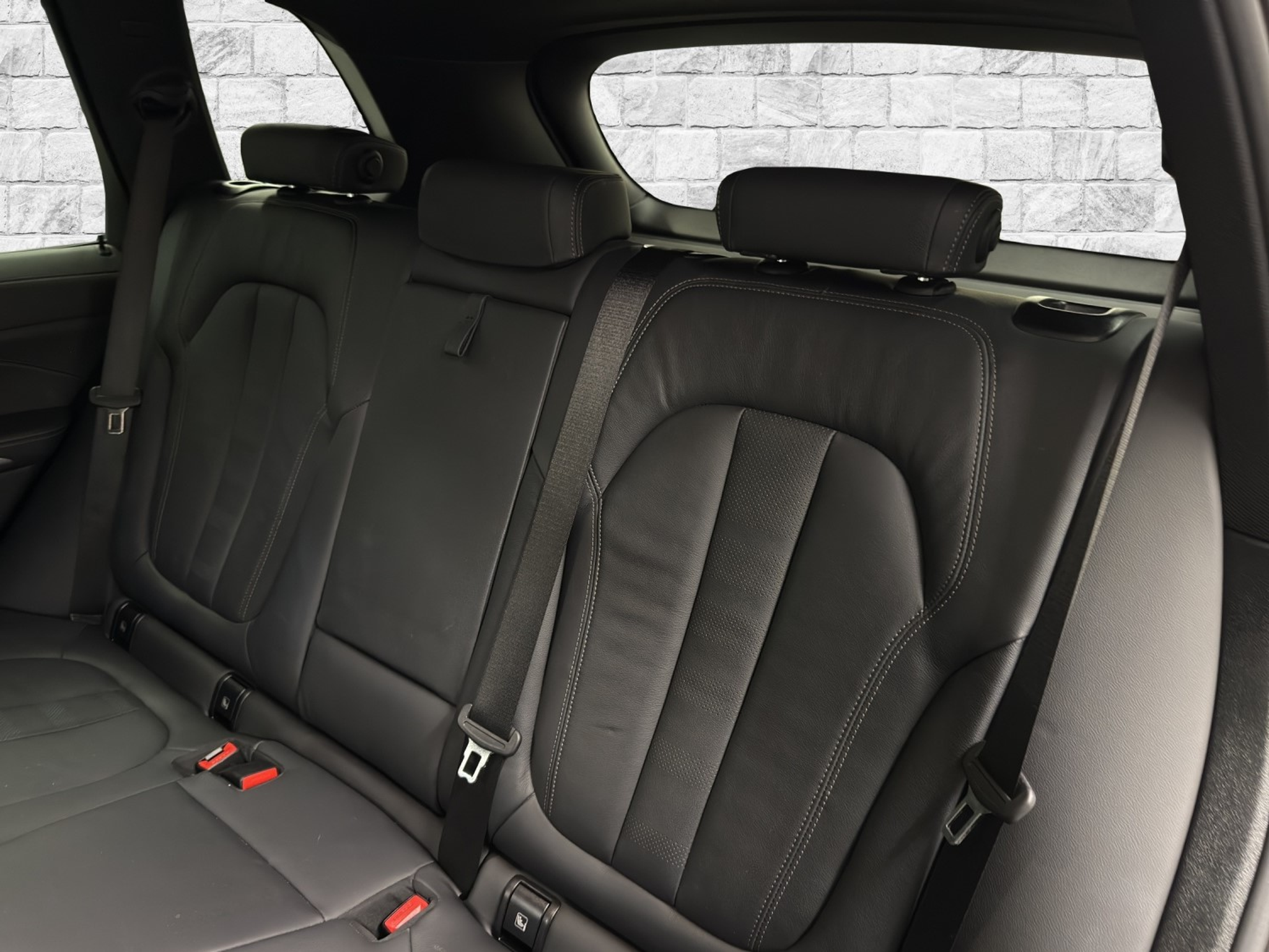 listing desktop thumbnail image 12