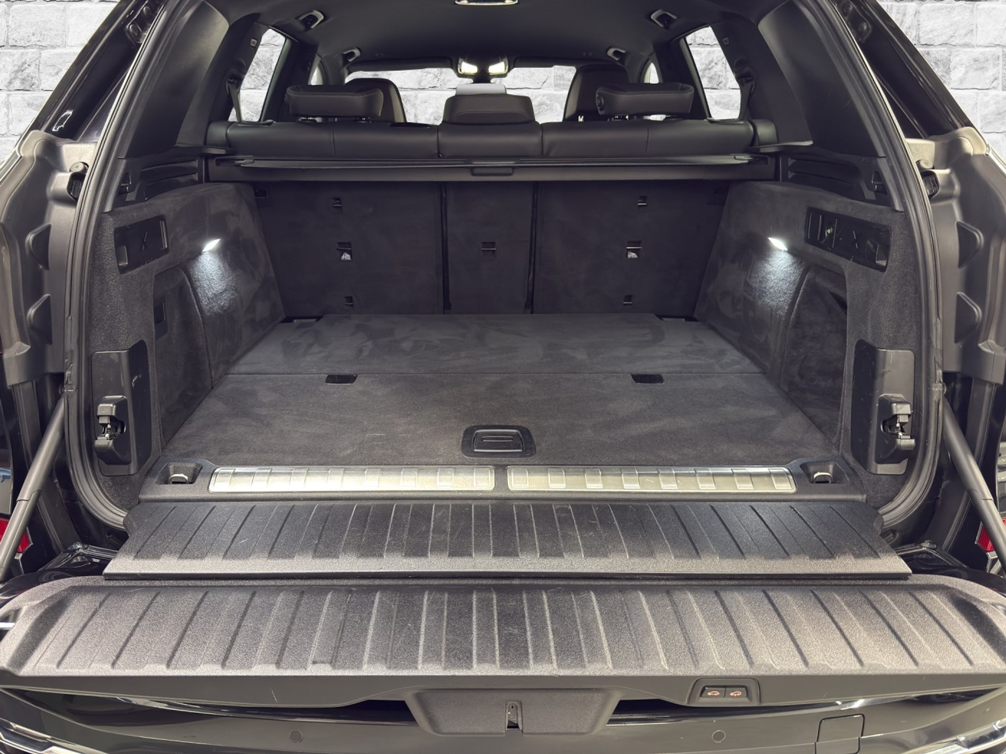 listing desktop thumbnail image 16