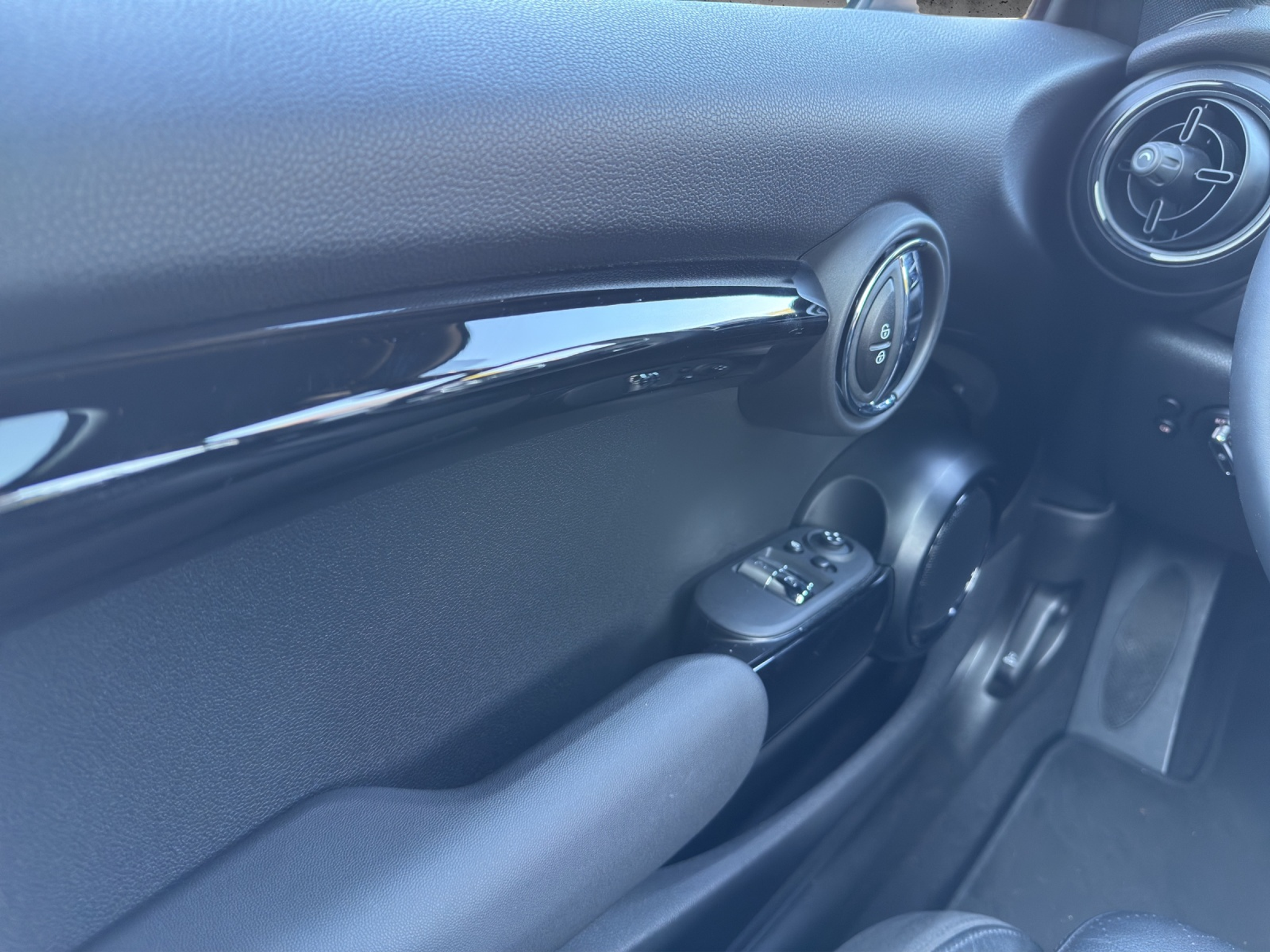 listing desktop thumbnail image 11