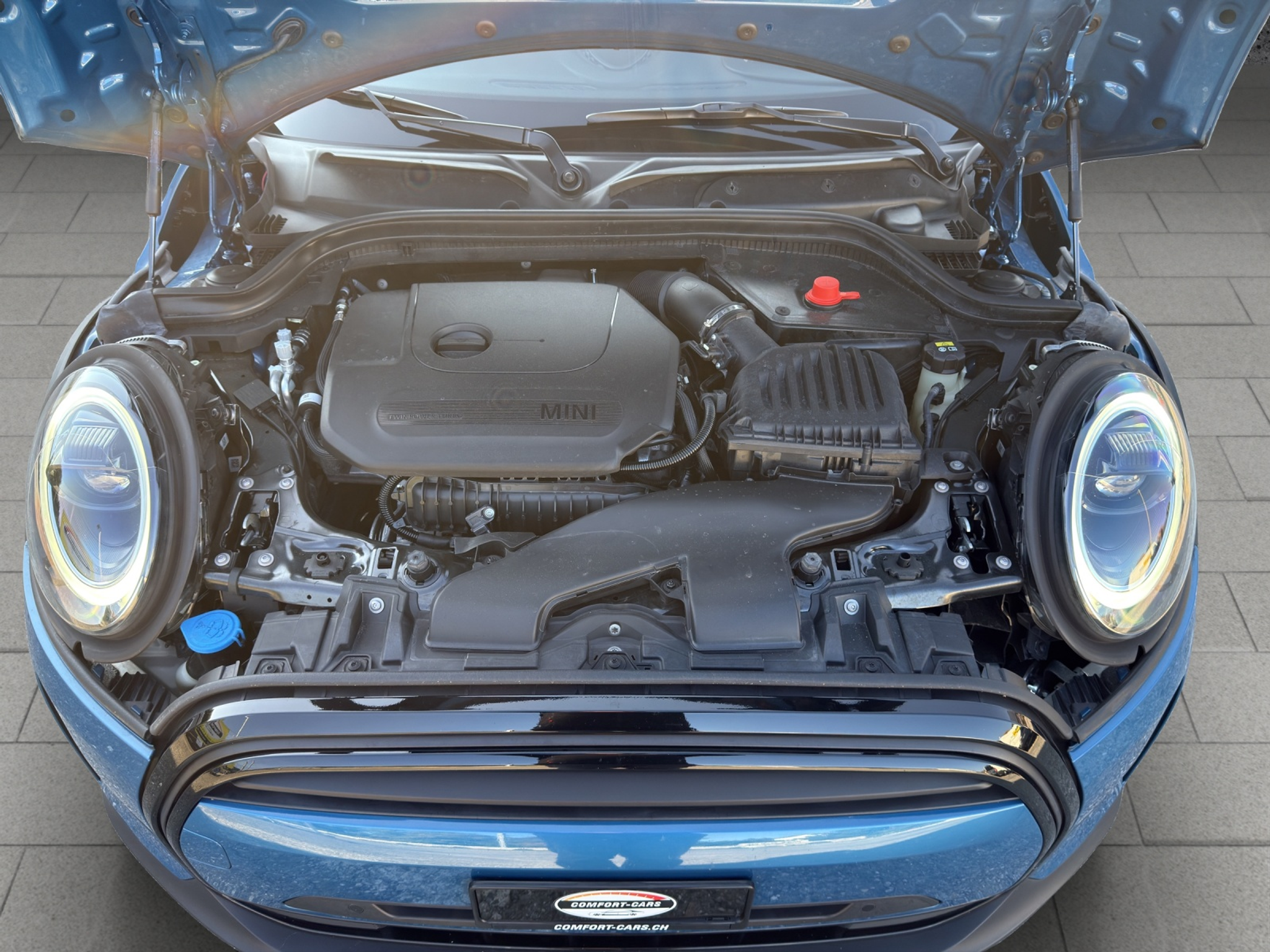 listing desktop thumbnail image 18