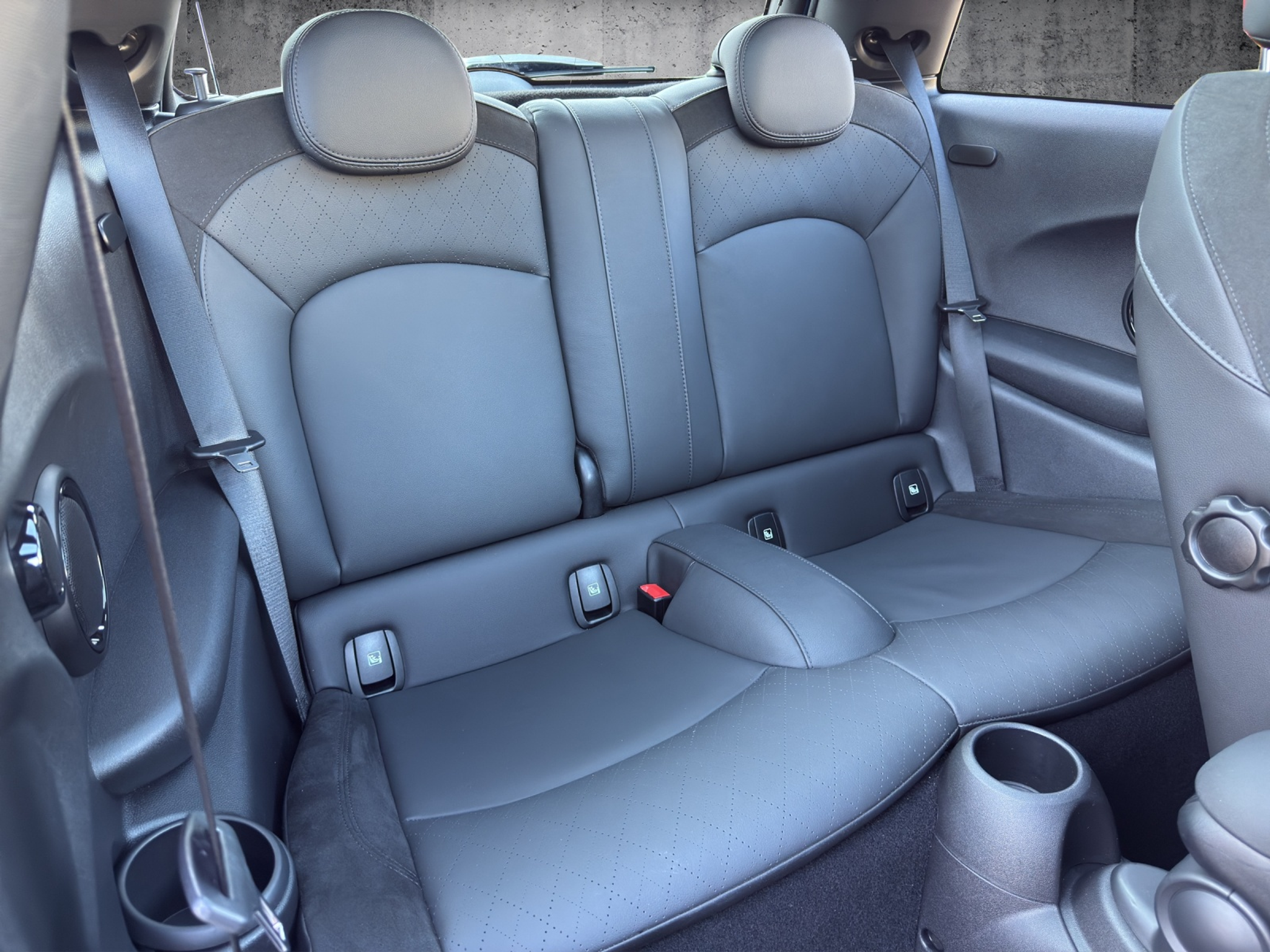 listing desktop thumbnail image 16