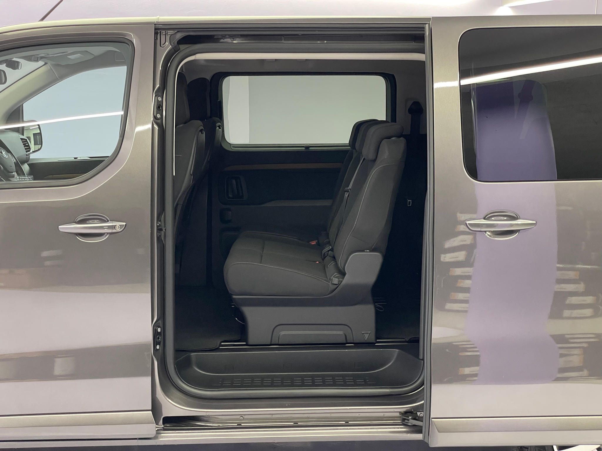 listing desktop thumbnail image 18