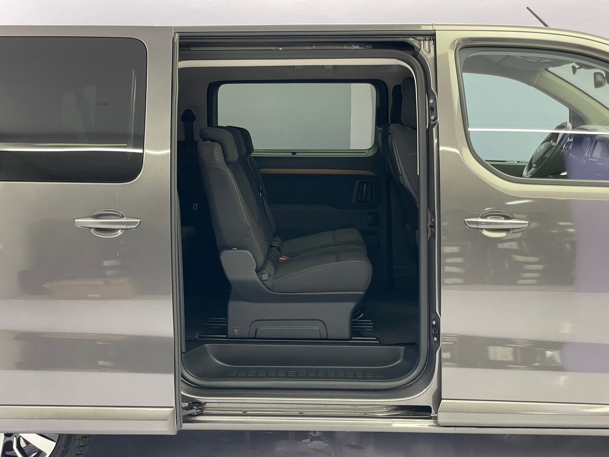 listing desktop thumbnail image 19