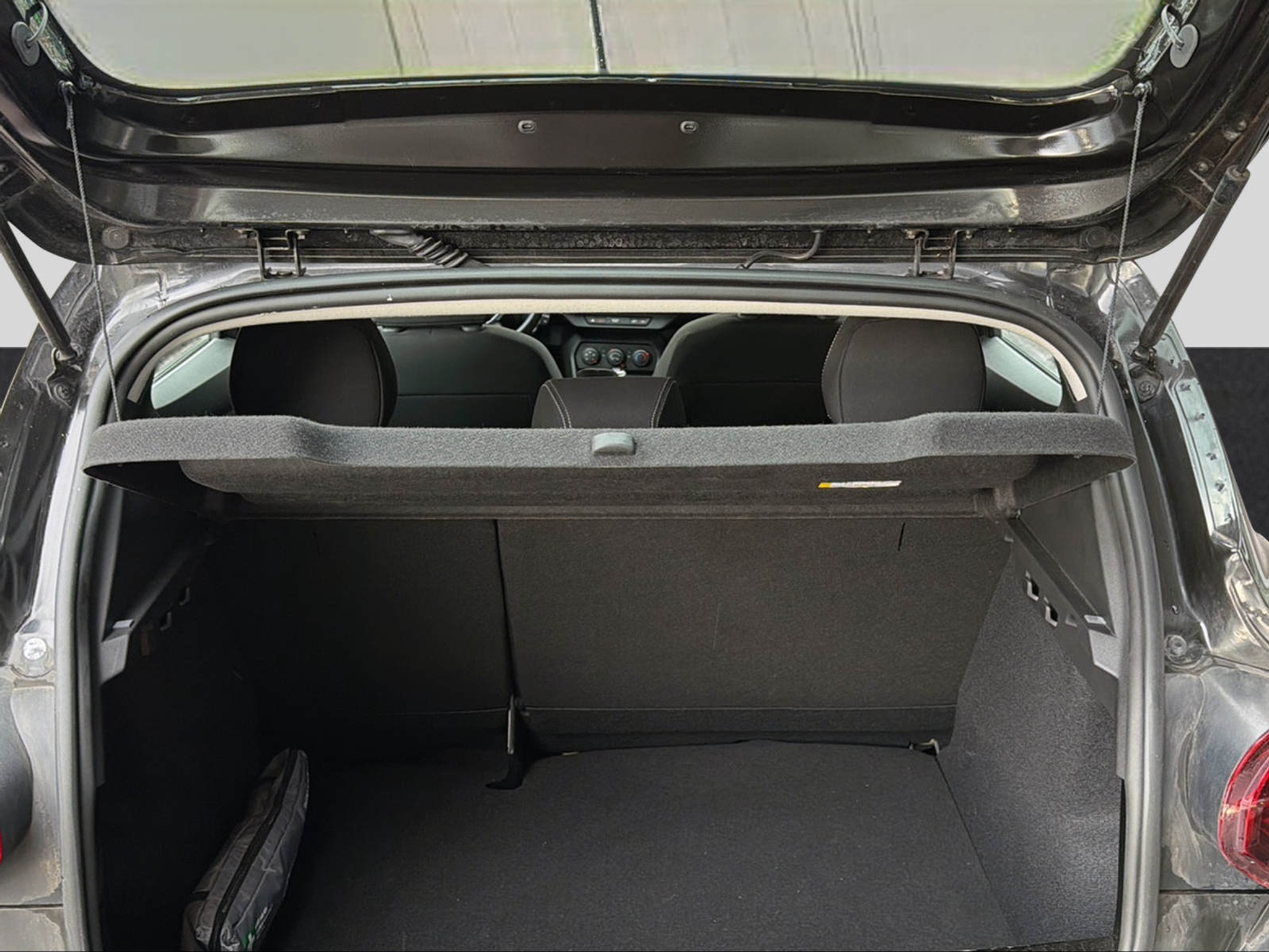 listing desktop thumbnail image 11