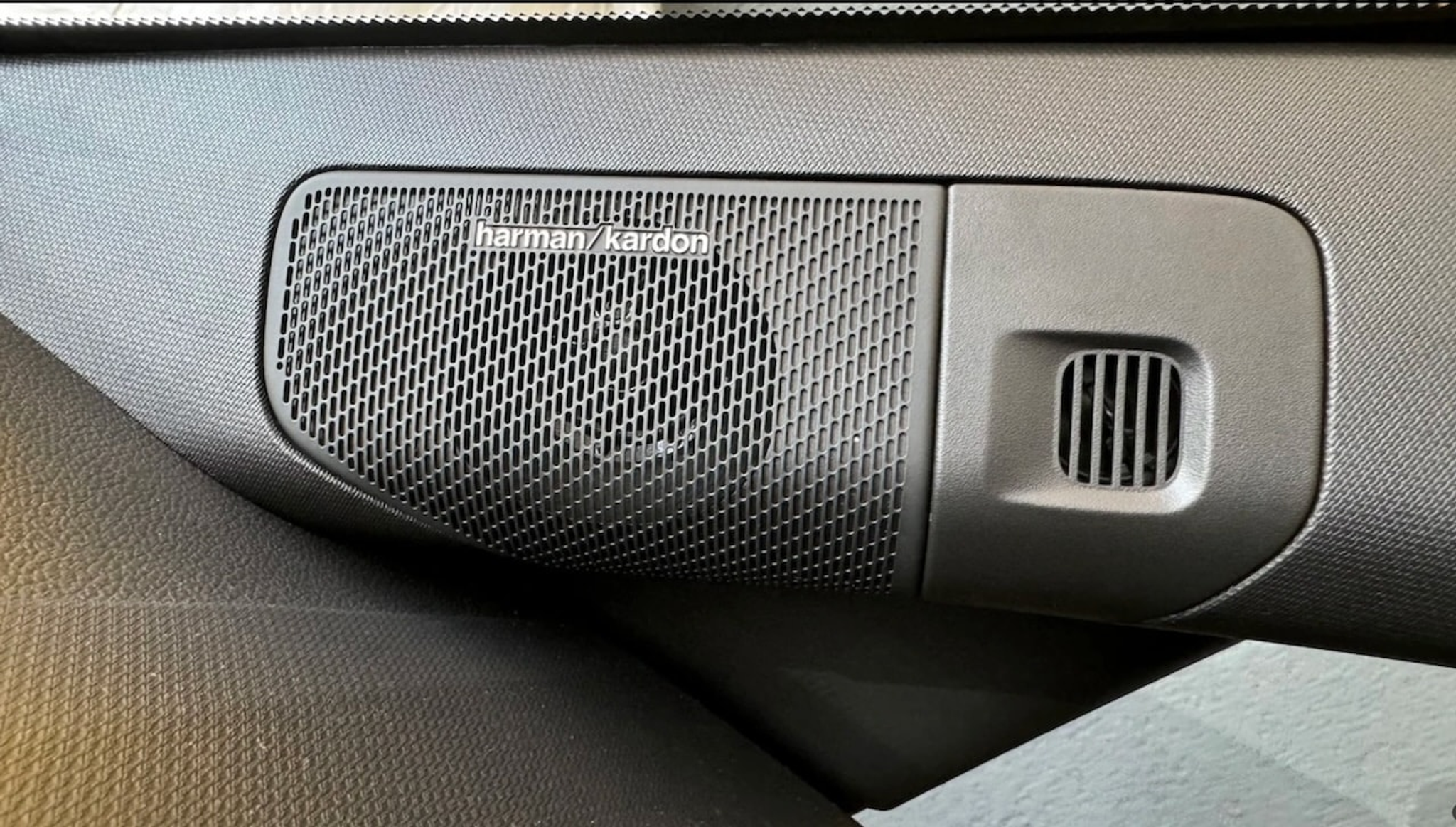 listing desktop thumbnail image 20