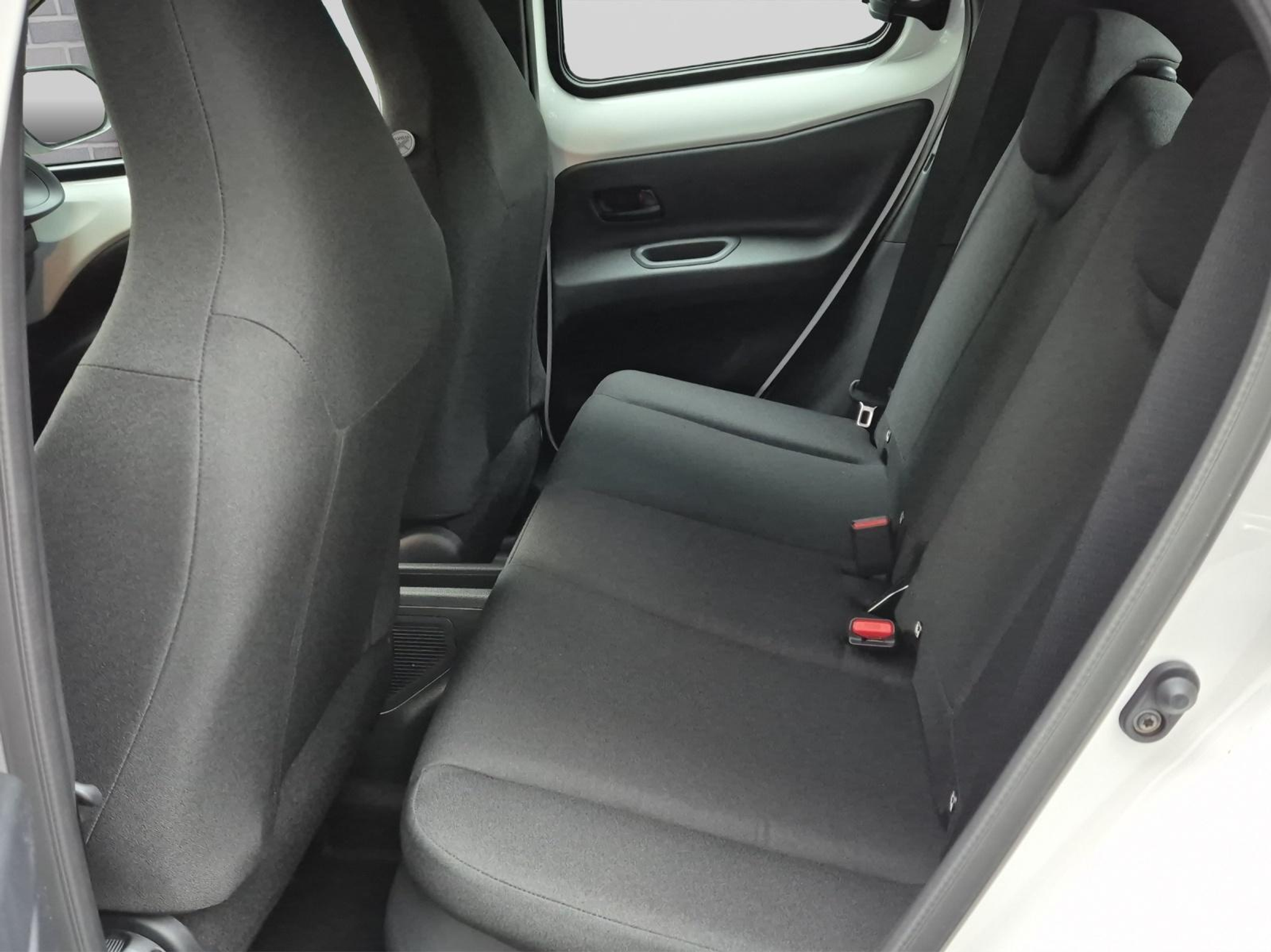 listing desktop thumbnail image 9