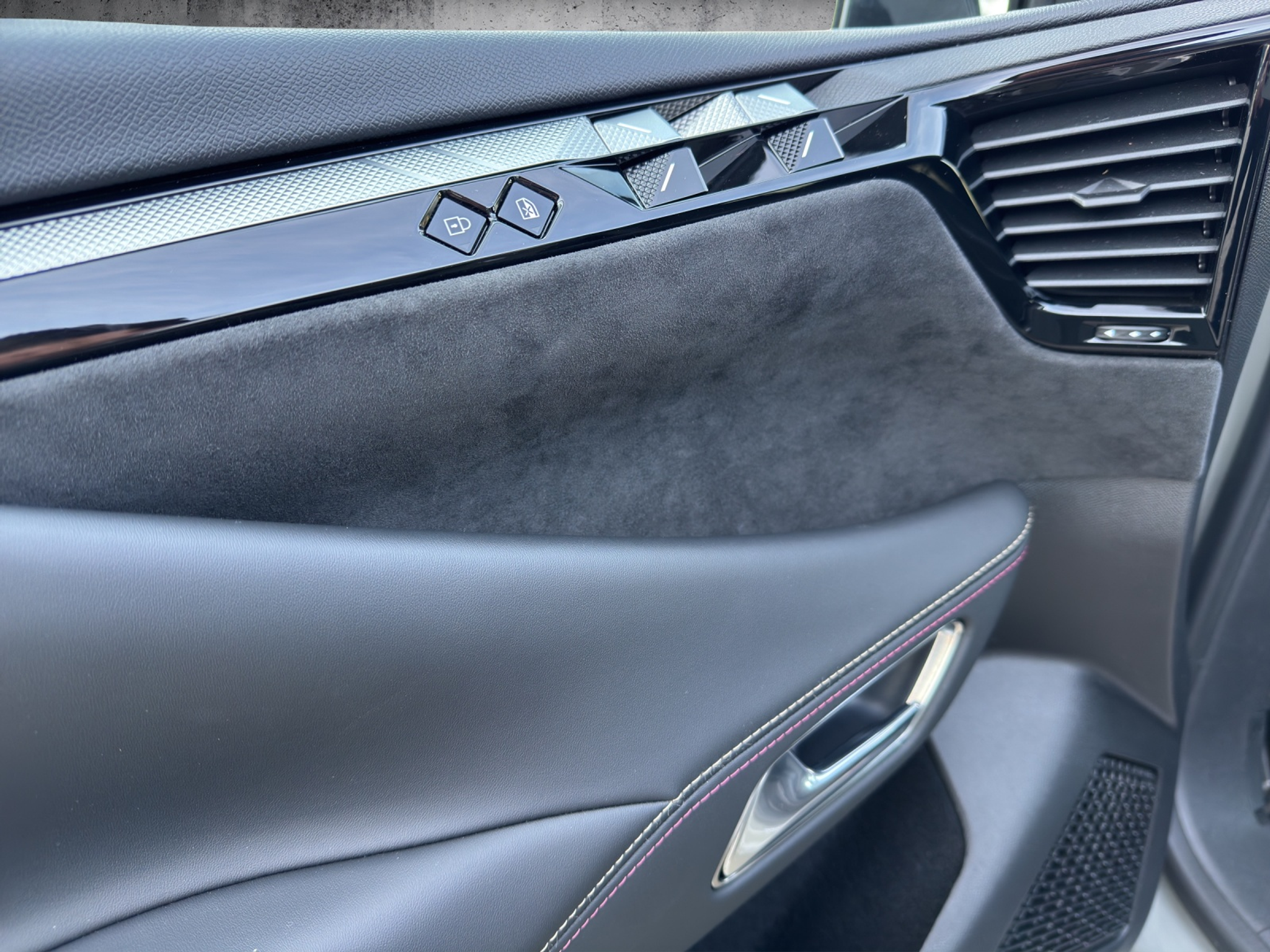 listing desktop thumbnail image 20