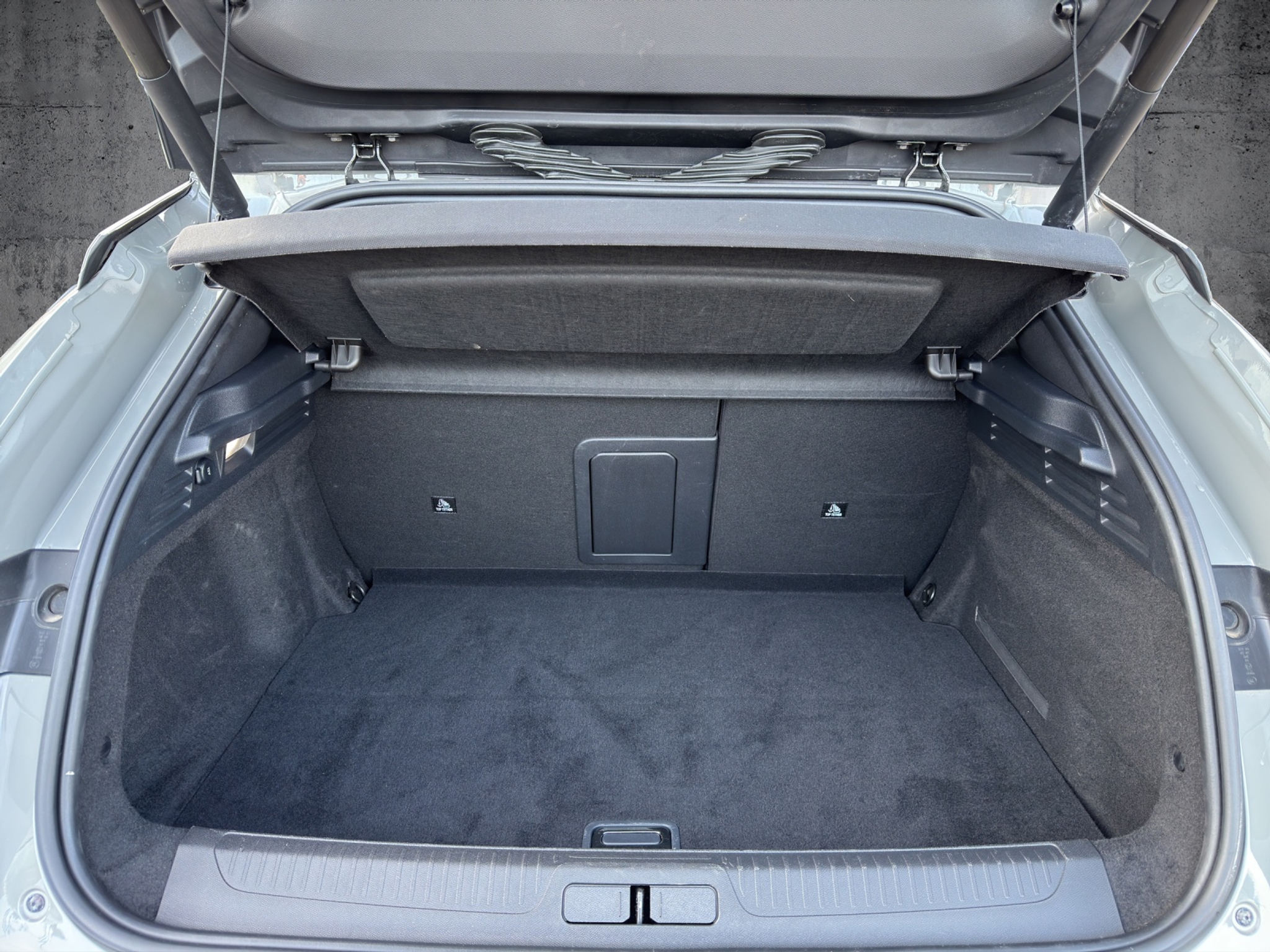 listing desktop thumbnail image 25