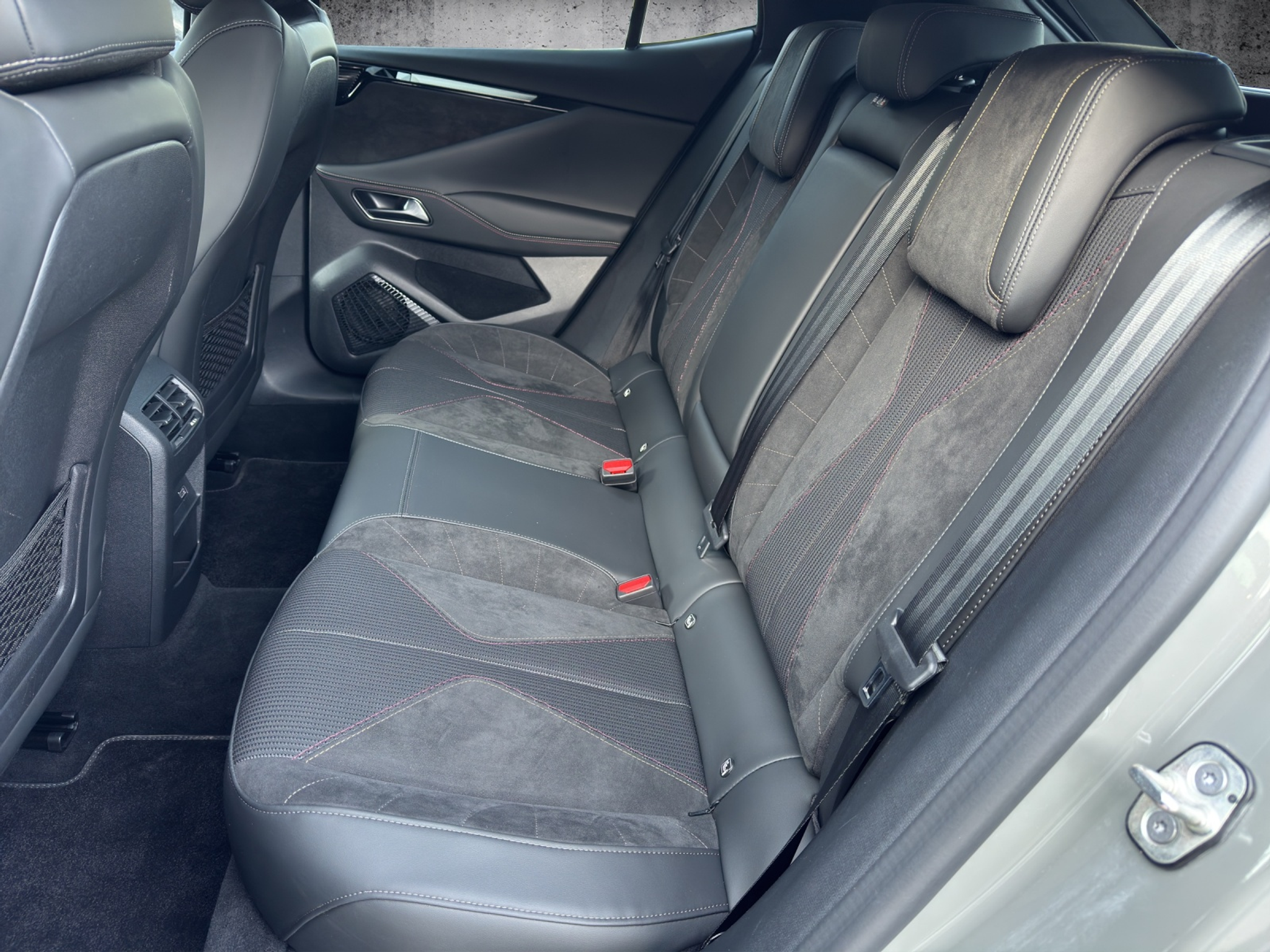 listing desktop thumbnail image 23