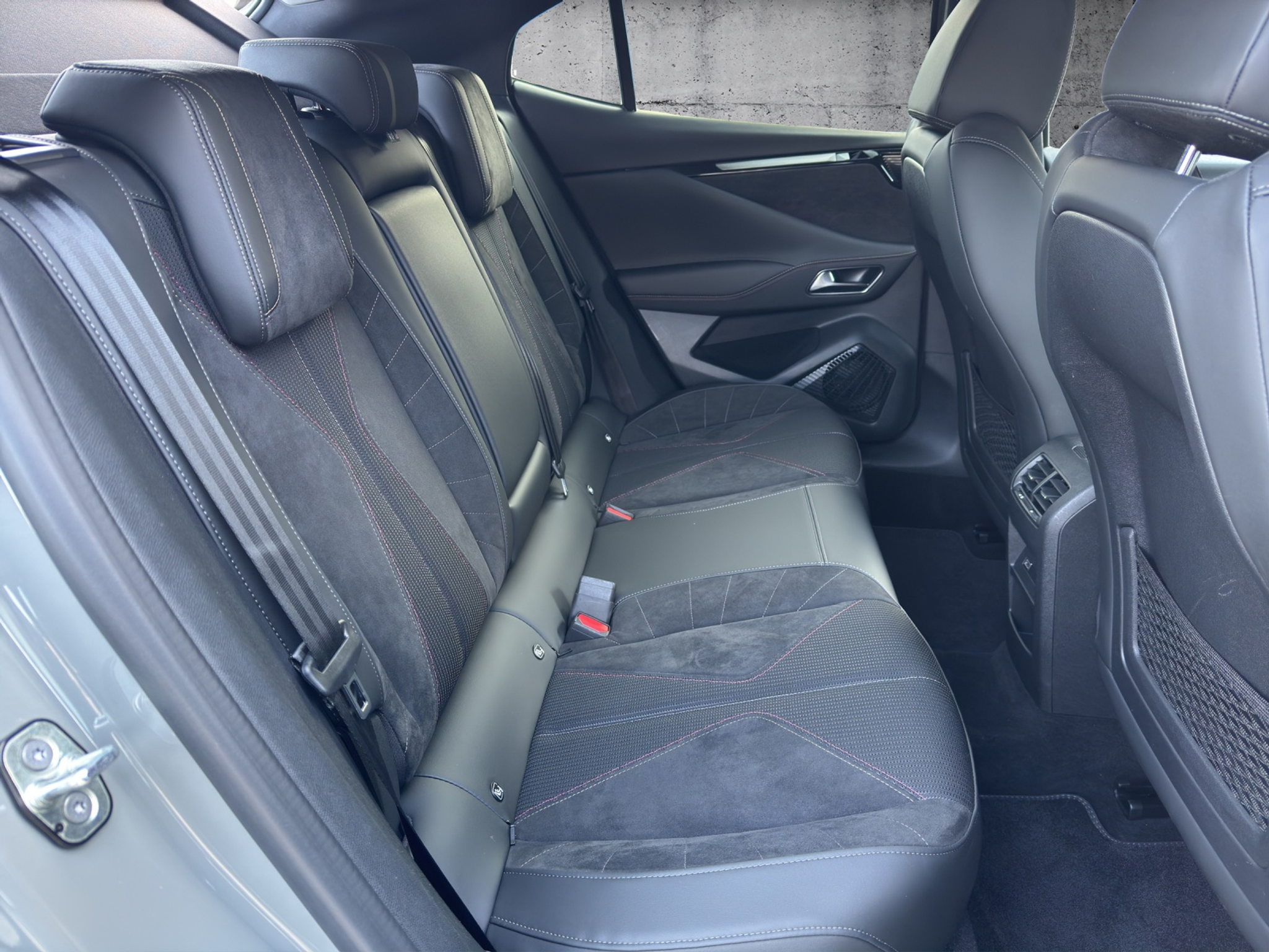 listing desktop thumbnail image 24