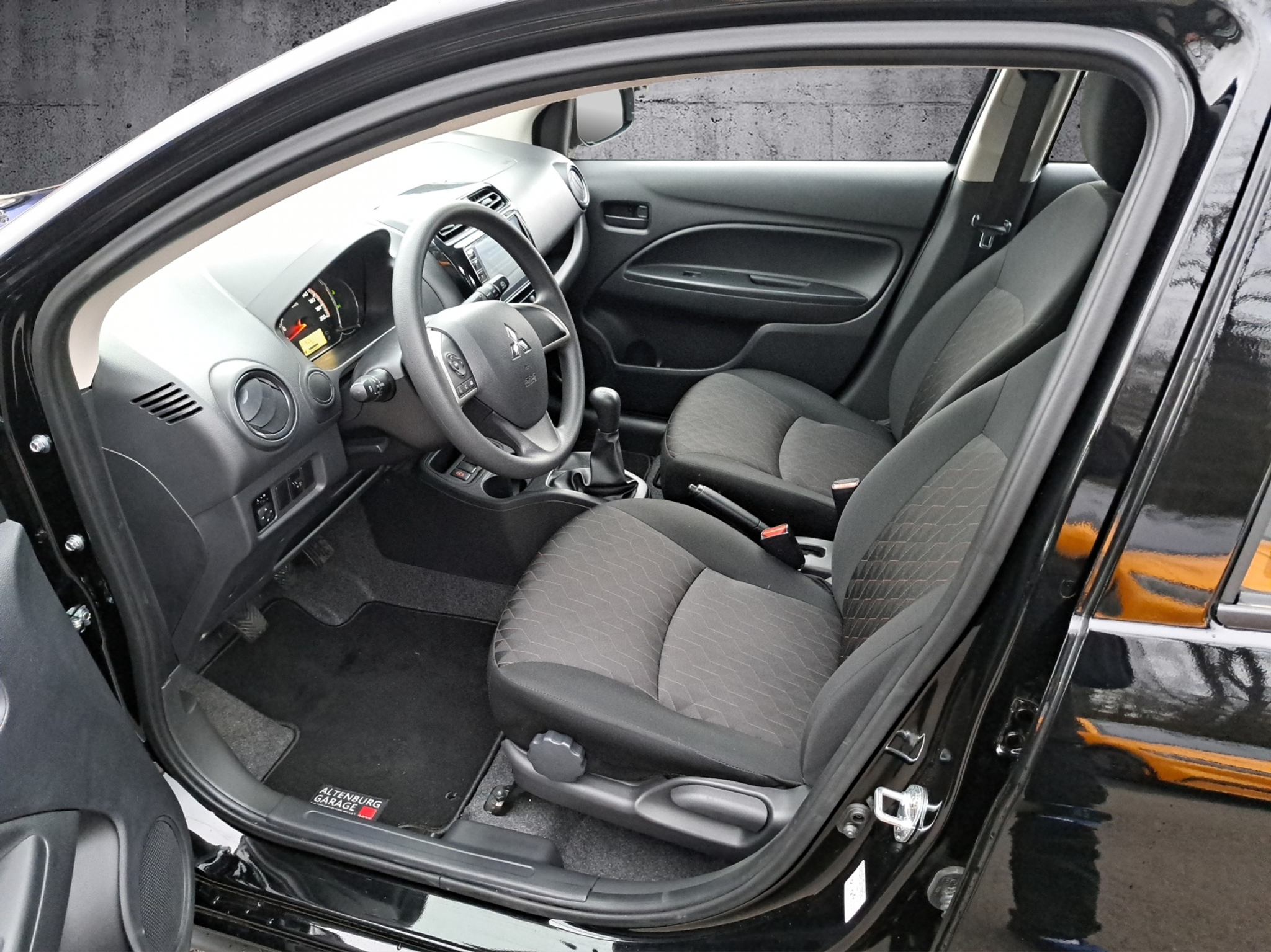 listing desktop thumbnail image 9