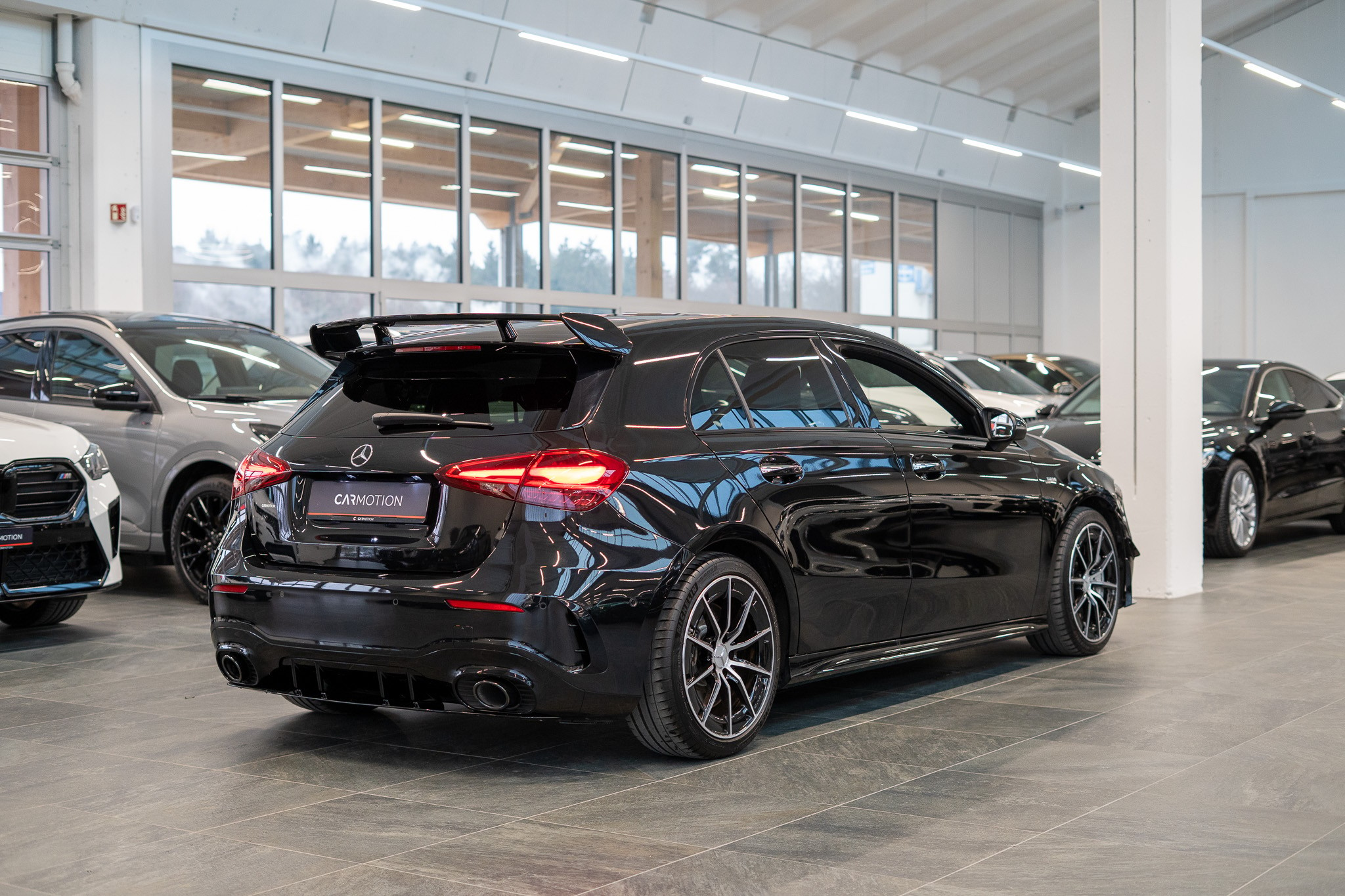 listing desktop thumbnail image 3