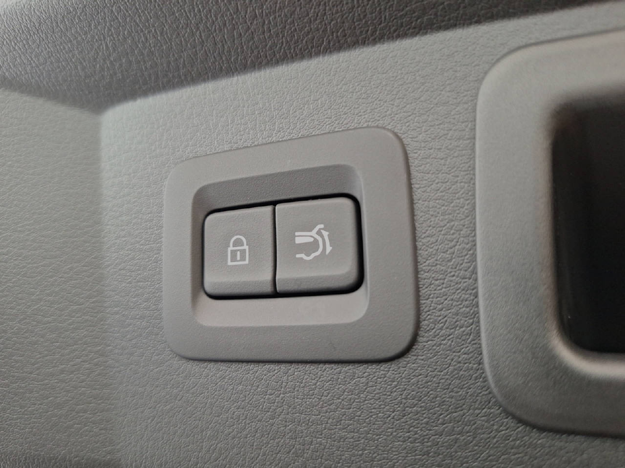 listing desktop thumbnail image 14