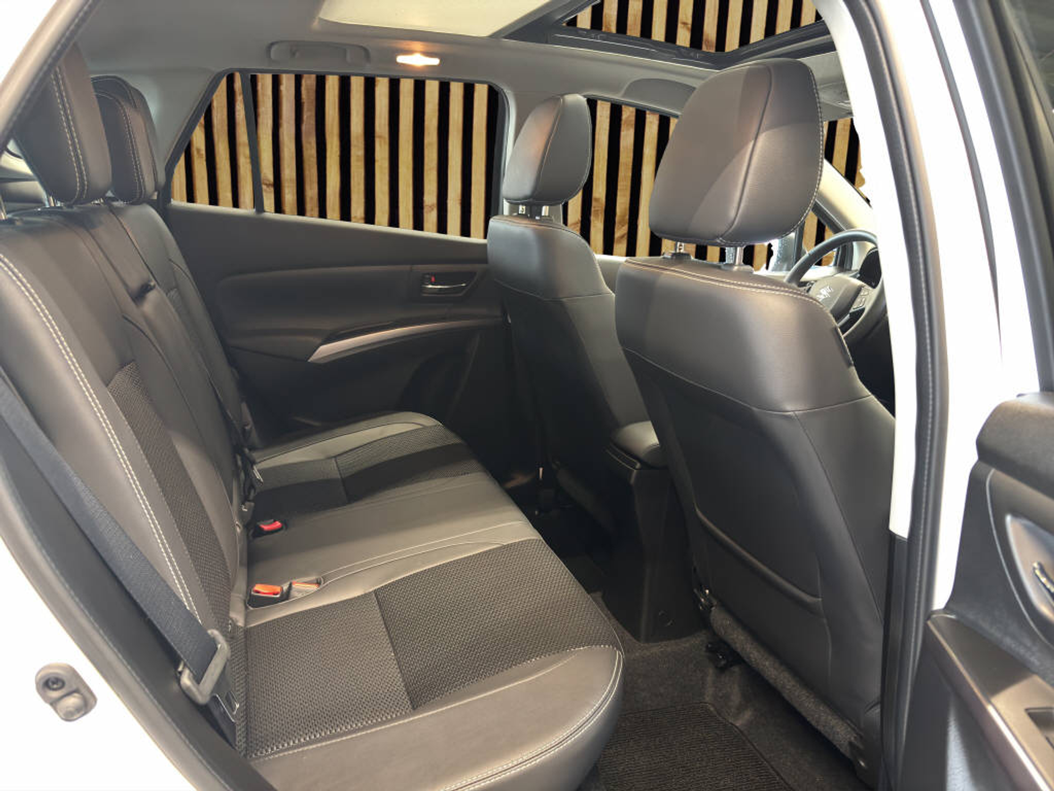 listing desktop thumbnail image 5