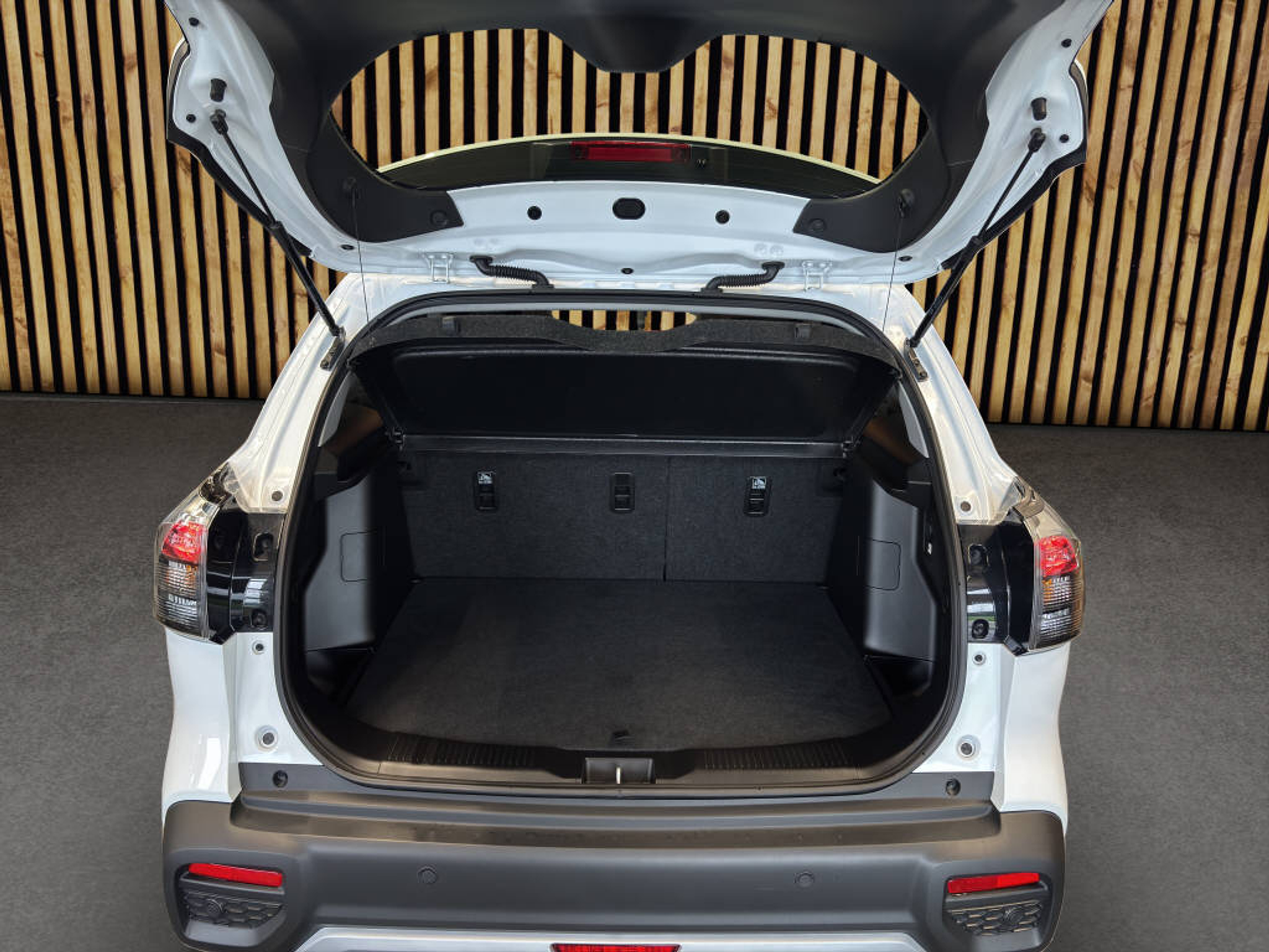 listing desktop thumbnail image 14