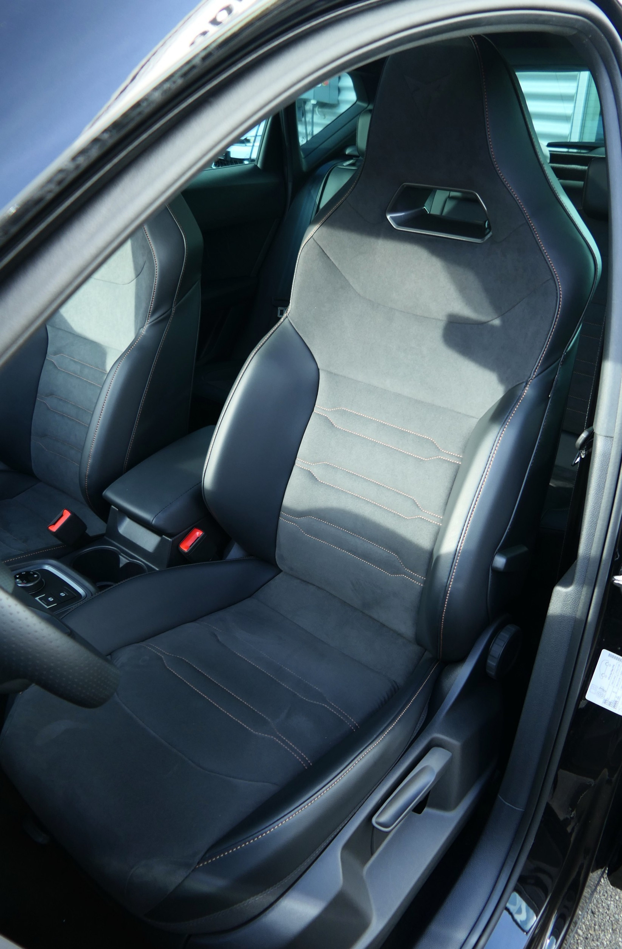 listing desktop thumbnail image 5