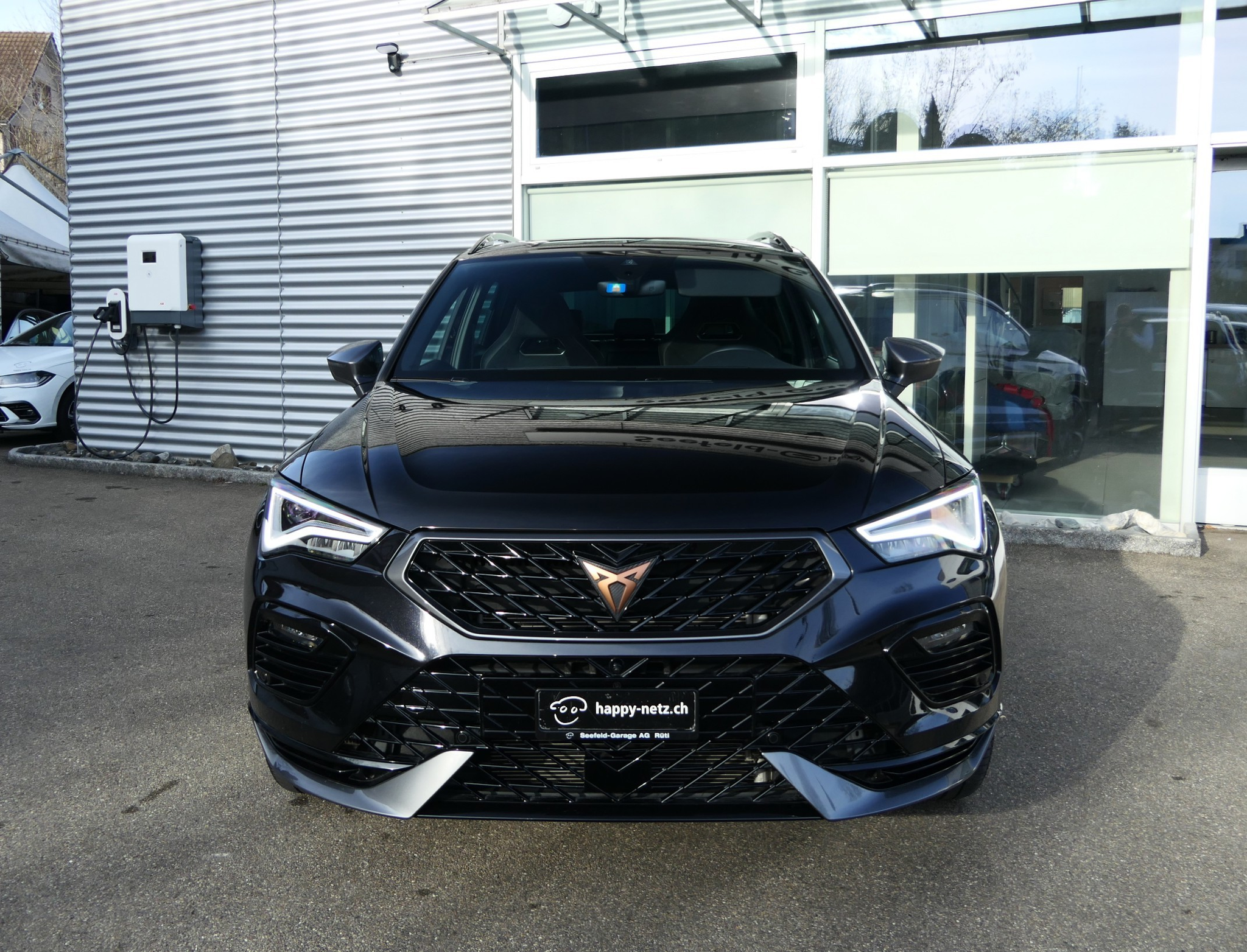 listing desktop thumbnail image 1