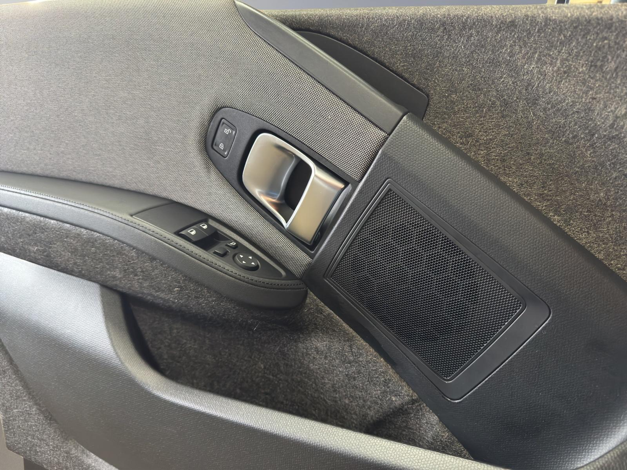 listing desktop thumbnail image 7