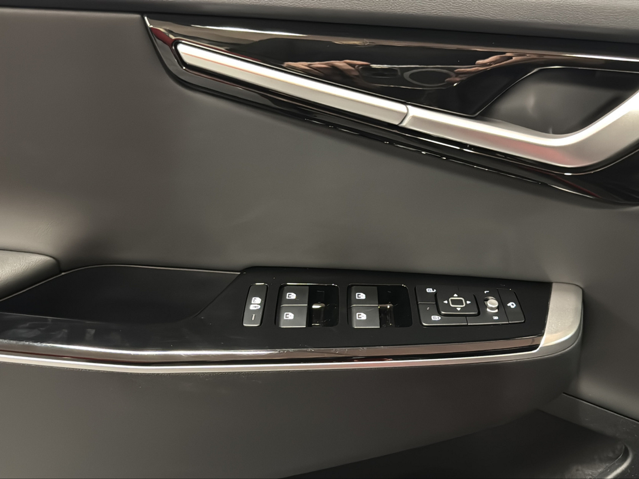 listing desktop thumbnail image 14