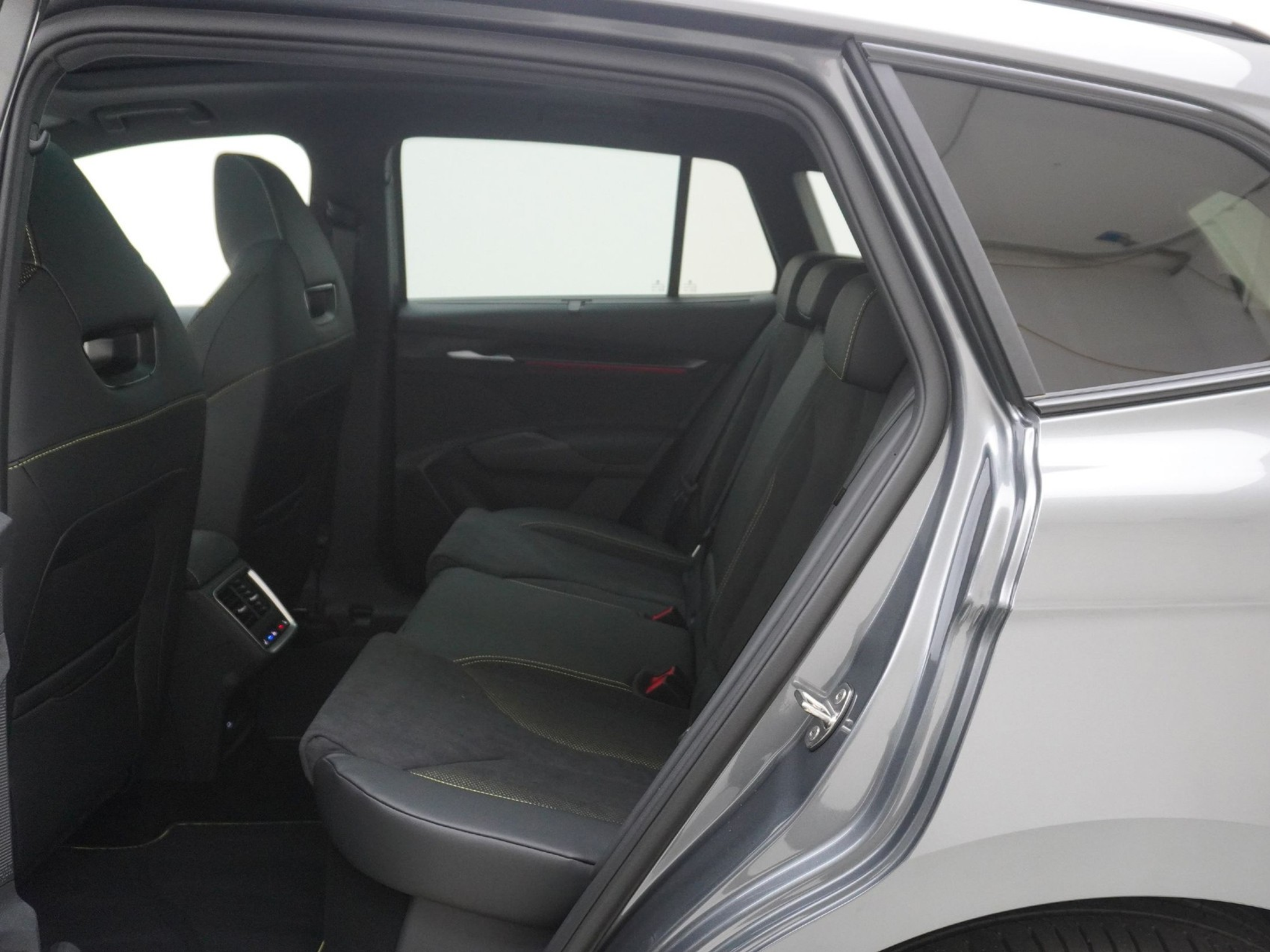 listing desktop thumbnail image 15