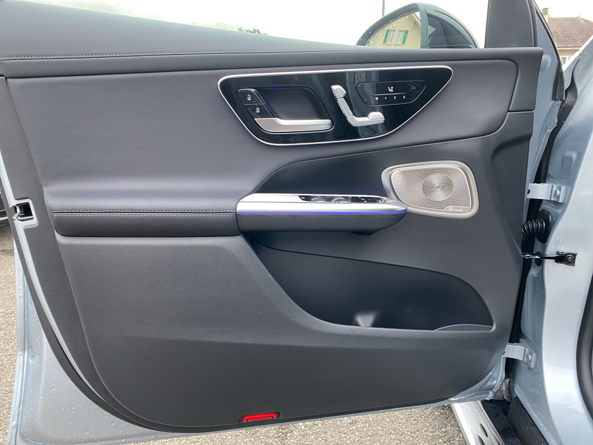 listing desktop thumbnail image 8