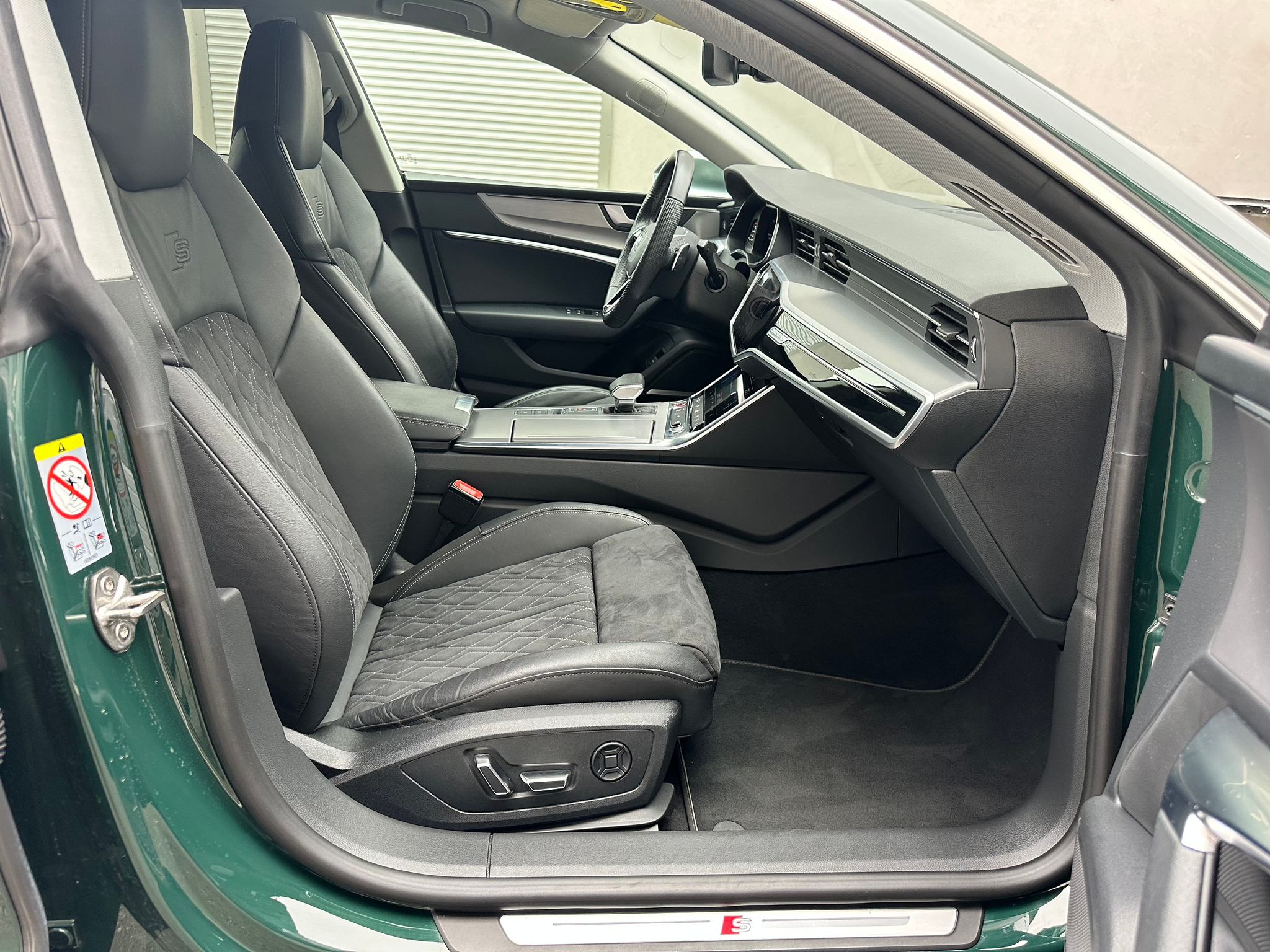 listing desktop thumbnail image 9