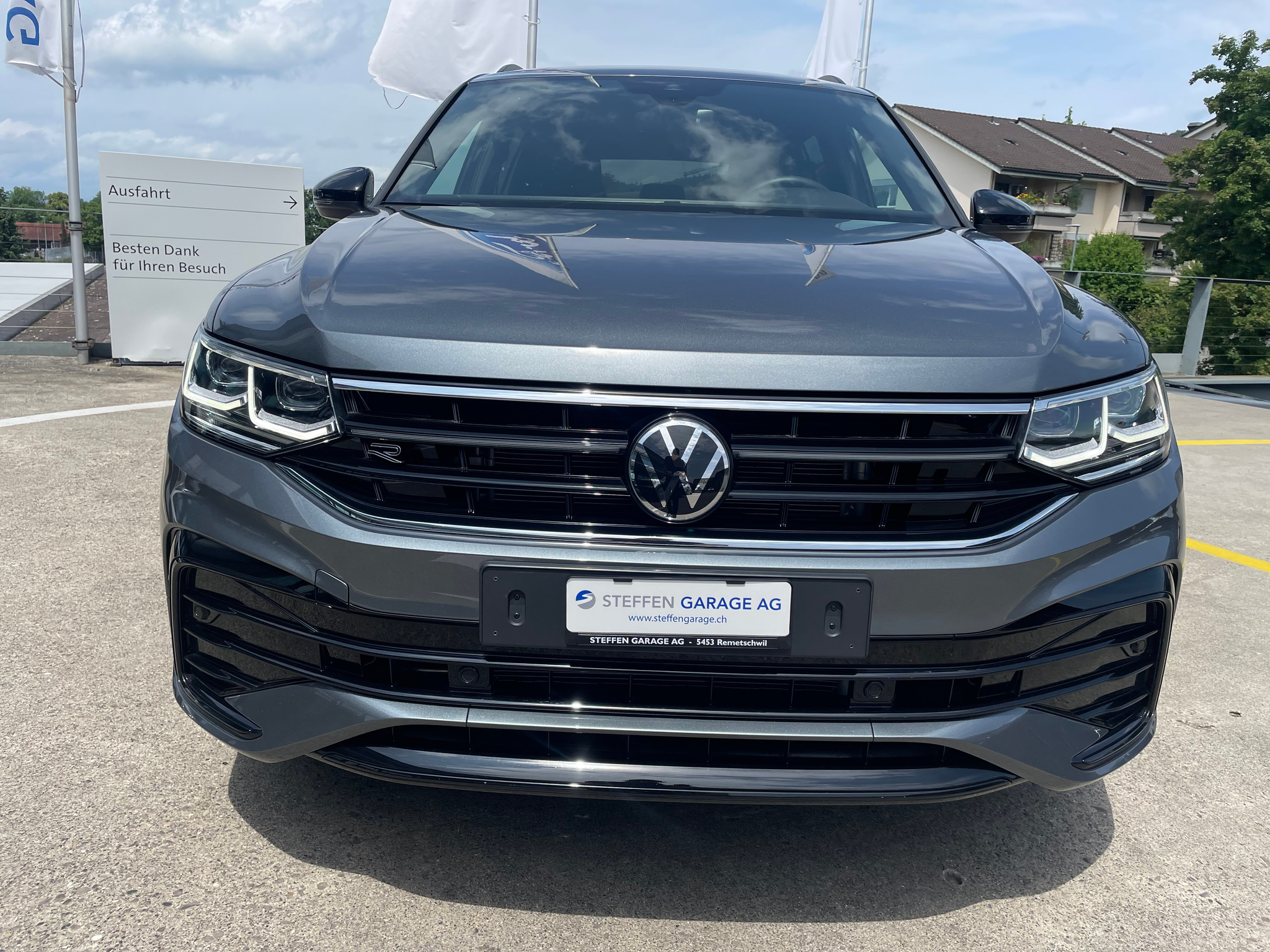 listing desktop thumbnail image 1