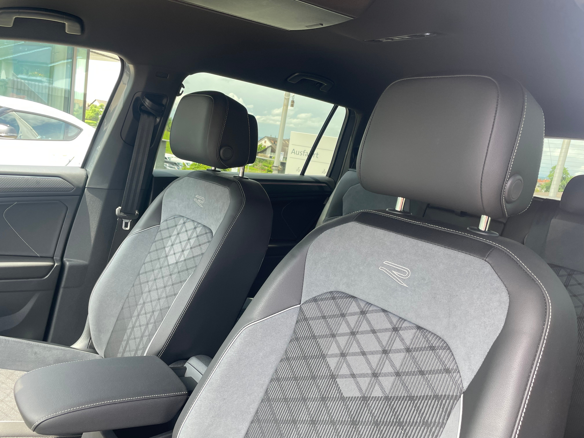 listing desktop thumbnail image 11