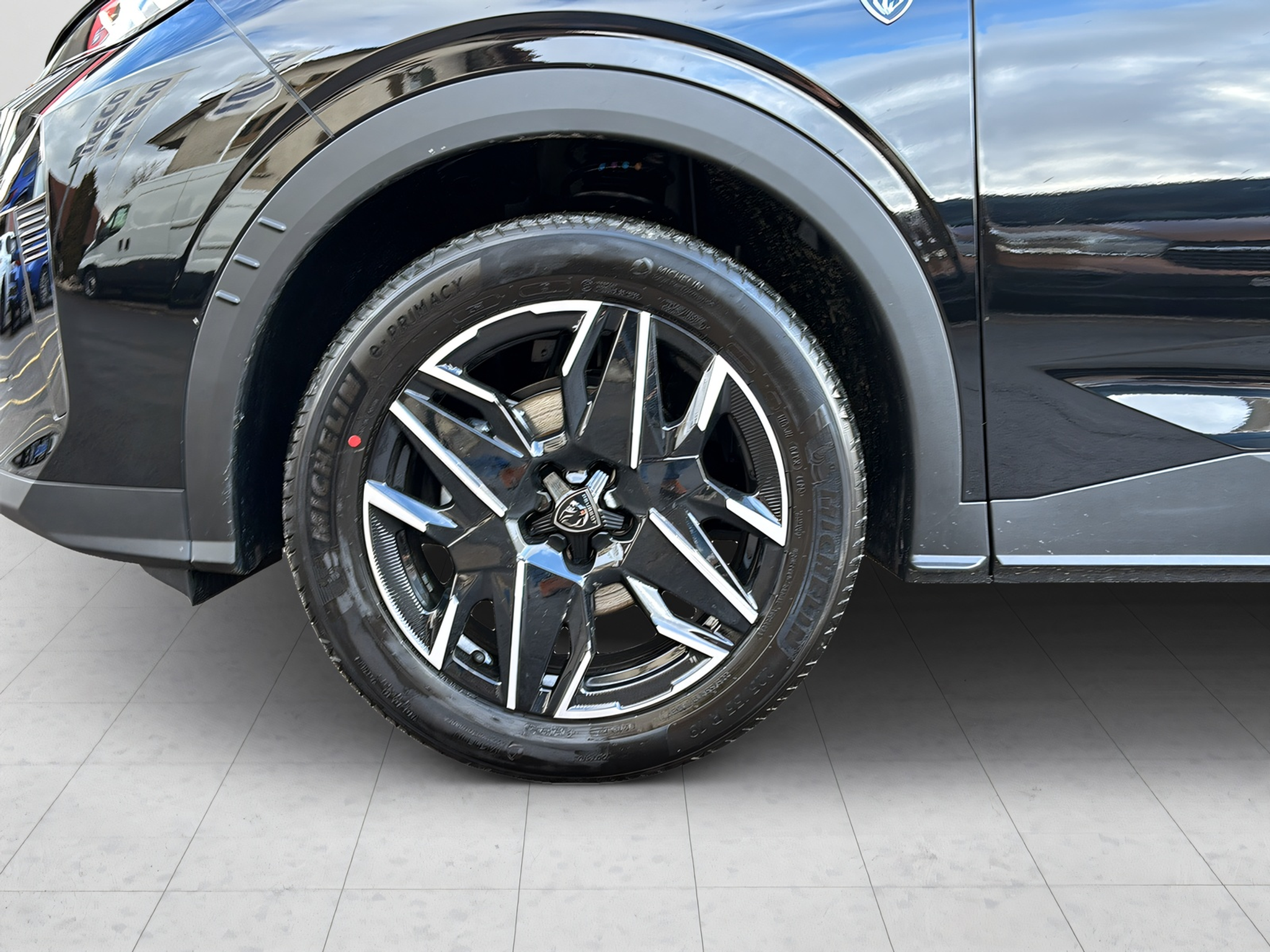 listing desktop thumbnail image 3