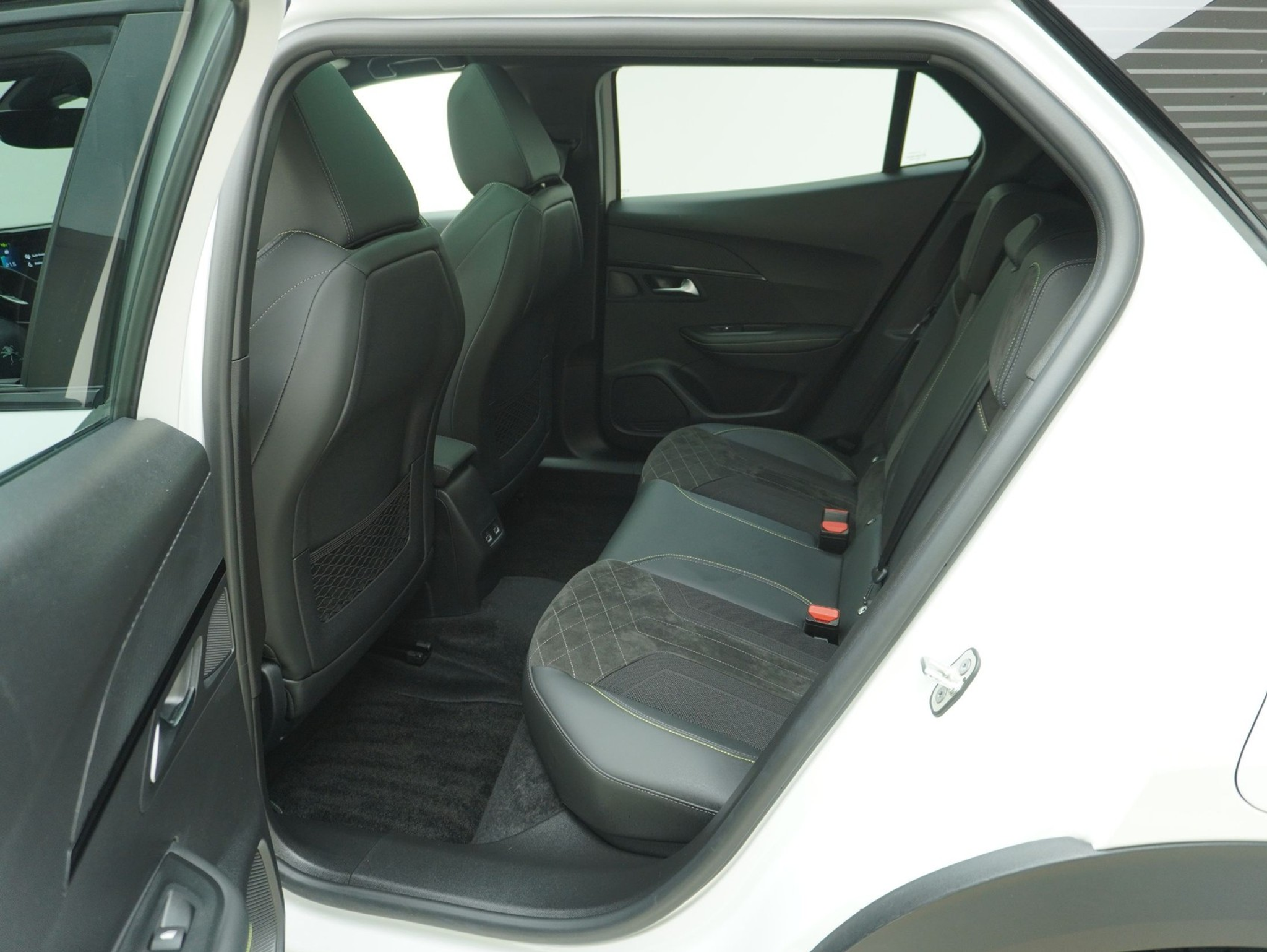 listing desktop thumbnail image 10