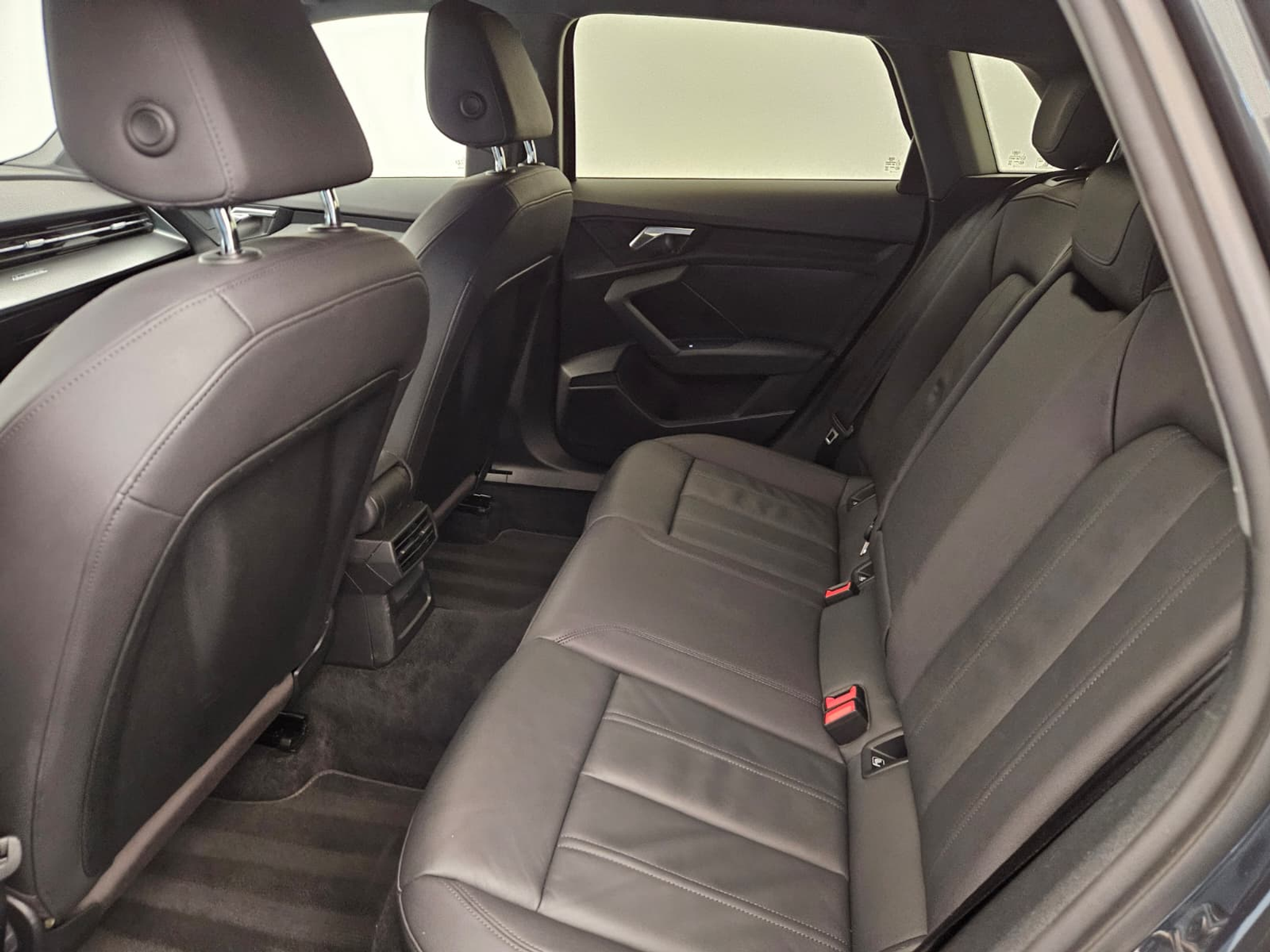 listing desktop thumbnail image 12