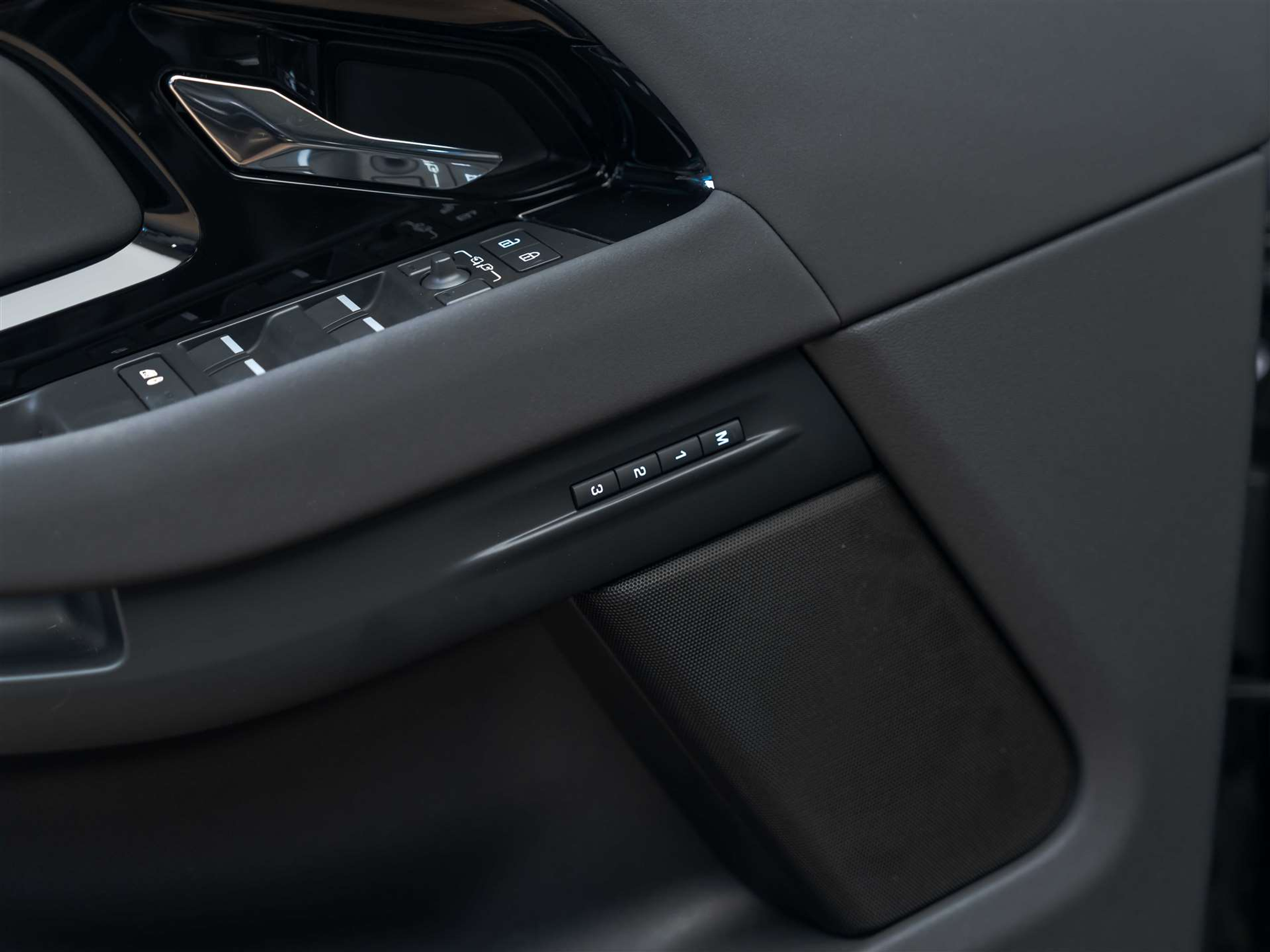 listing desktop thumbnail image 23