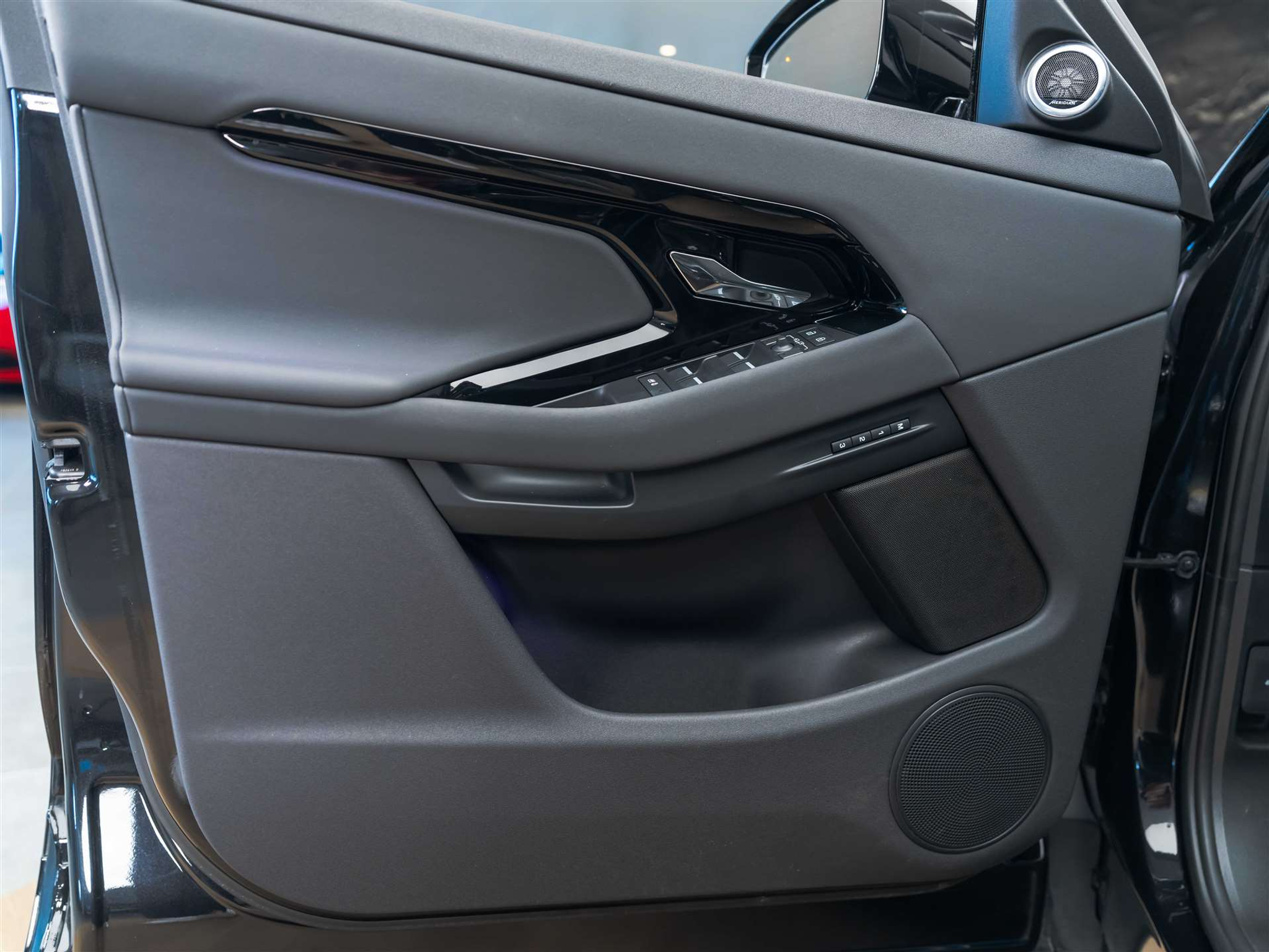 listing desktop thumbnail image 22