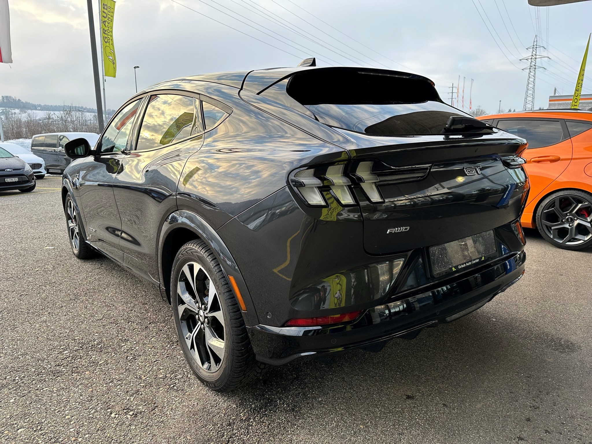 listing desktop thumbnail image 4