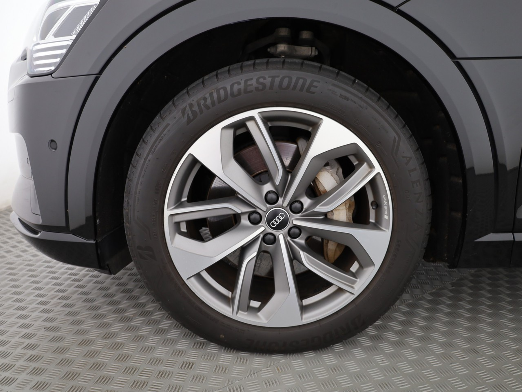 listing desktop thumbnail image 3