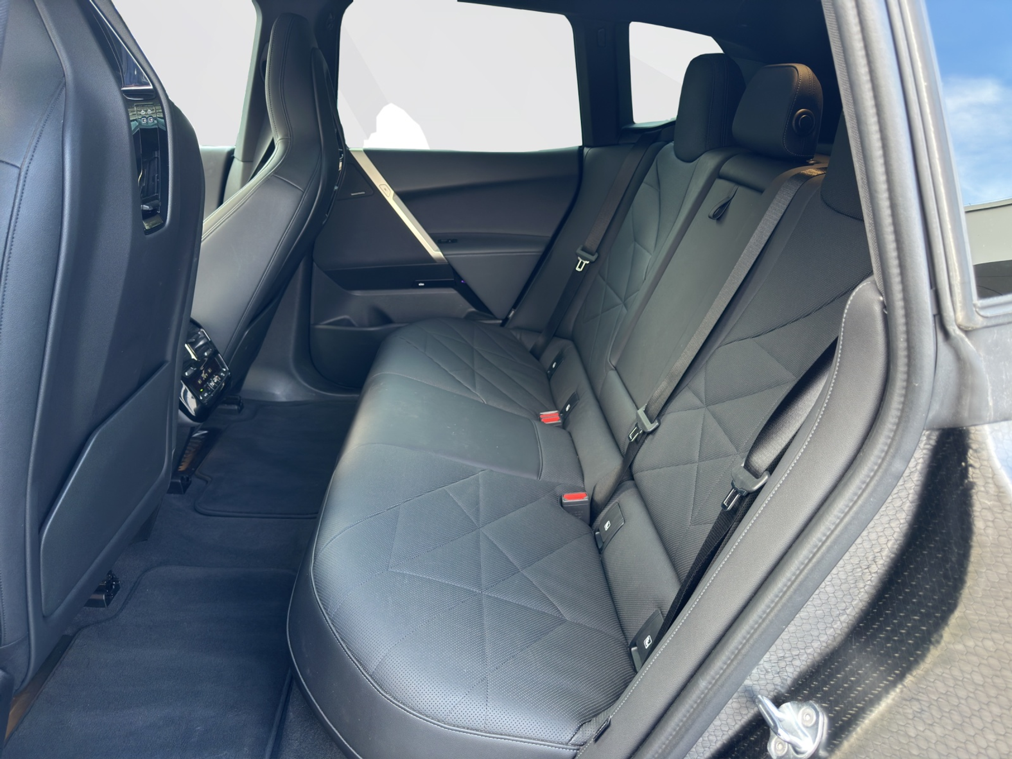 listing desktop thumbnail image 13